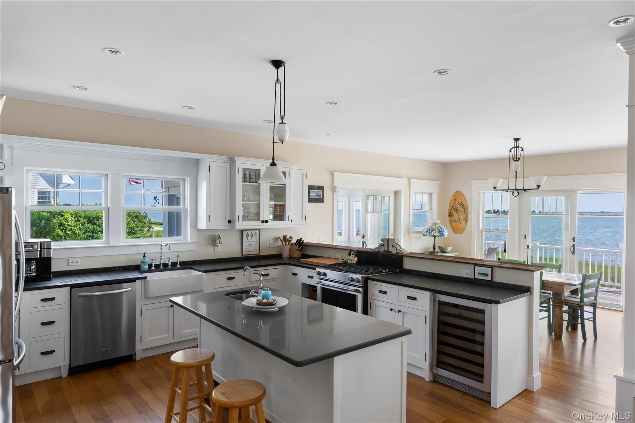 36 Oak Lane, Hampton Bays, NY 11946