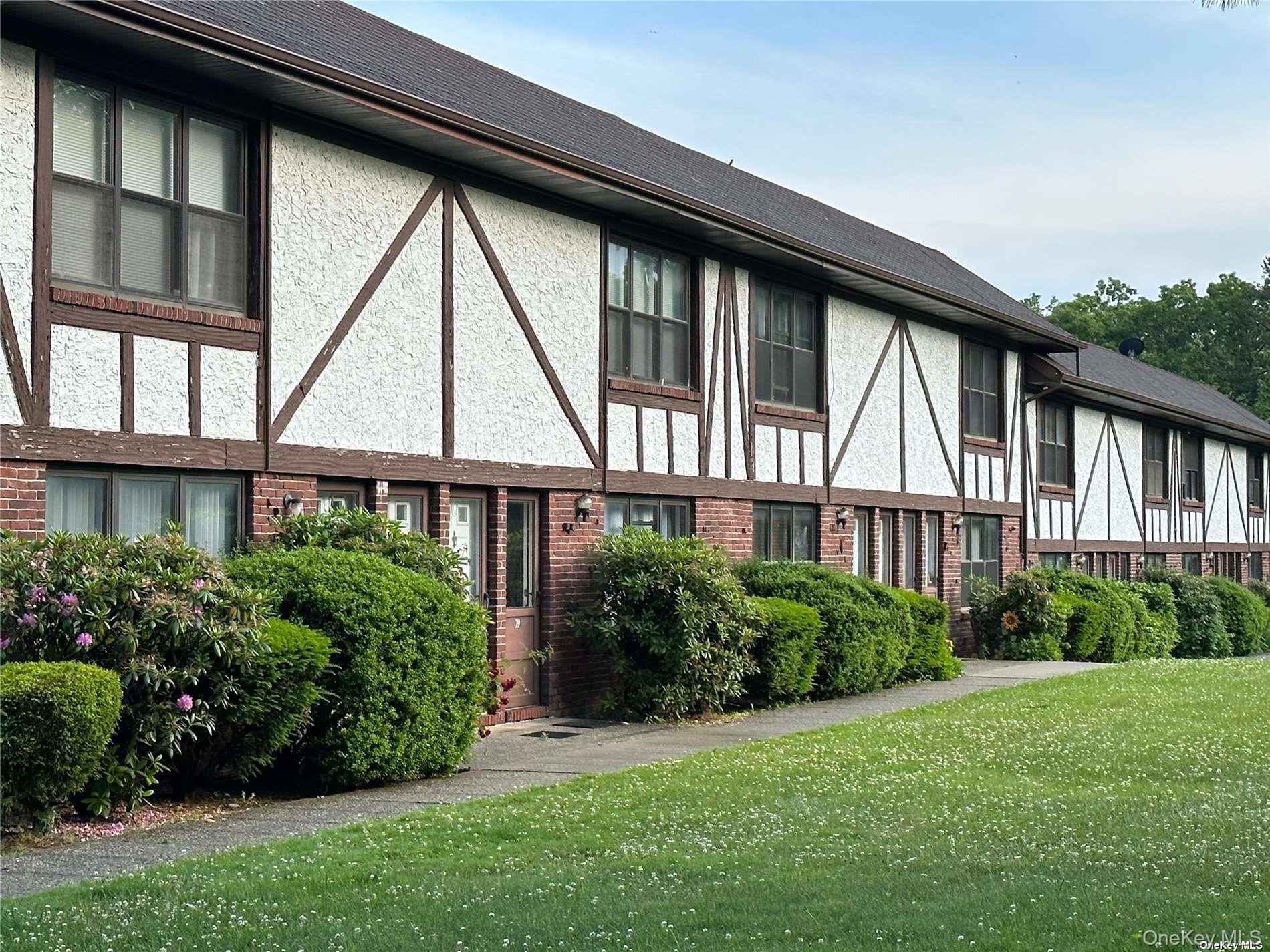 26 Bailey Court # 26, Middle Island, NY 11953