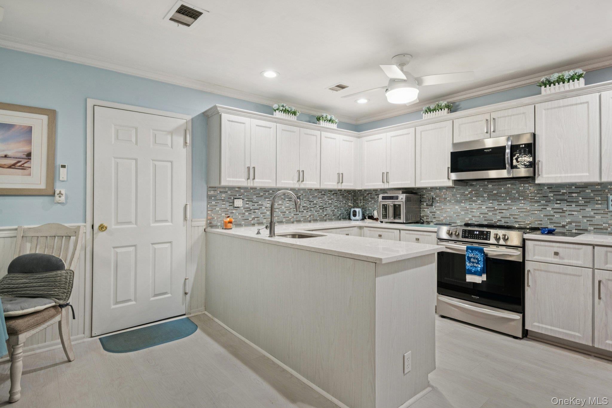 16 Hampshire Court, Holbrook, NY 11741