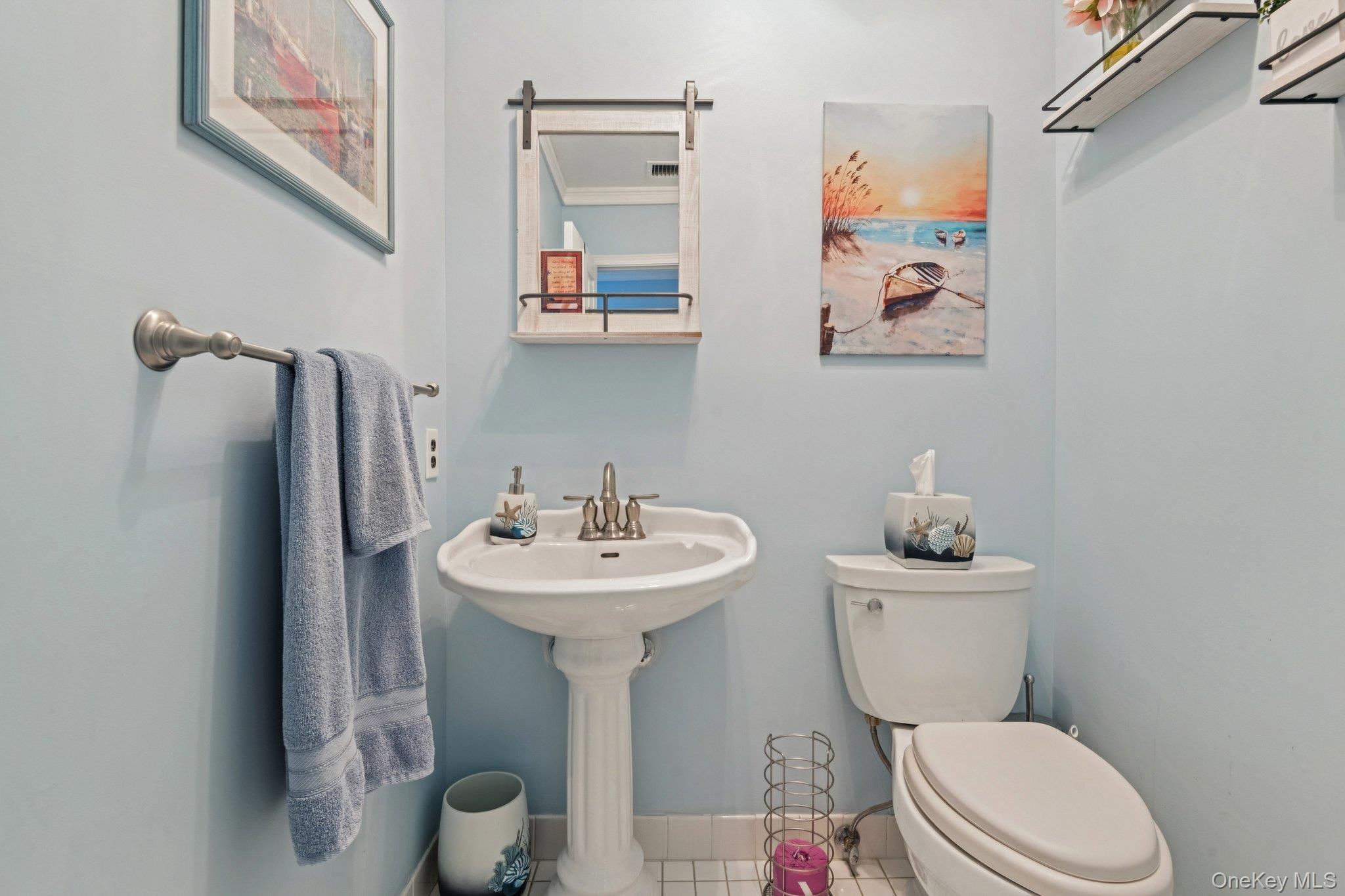 16 Hampshire Court, Holbrook, NY 11741