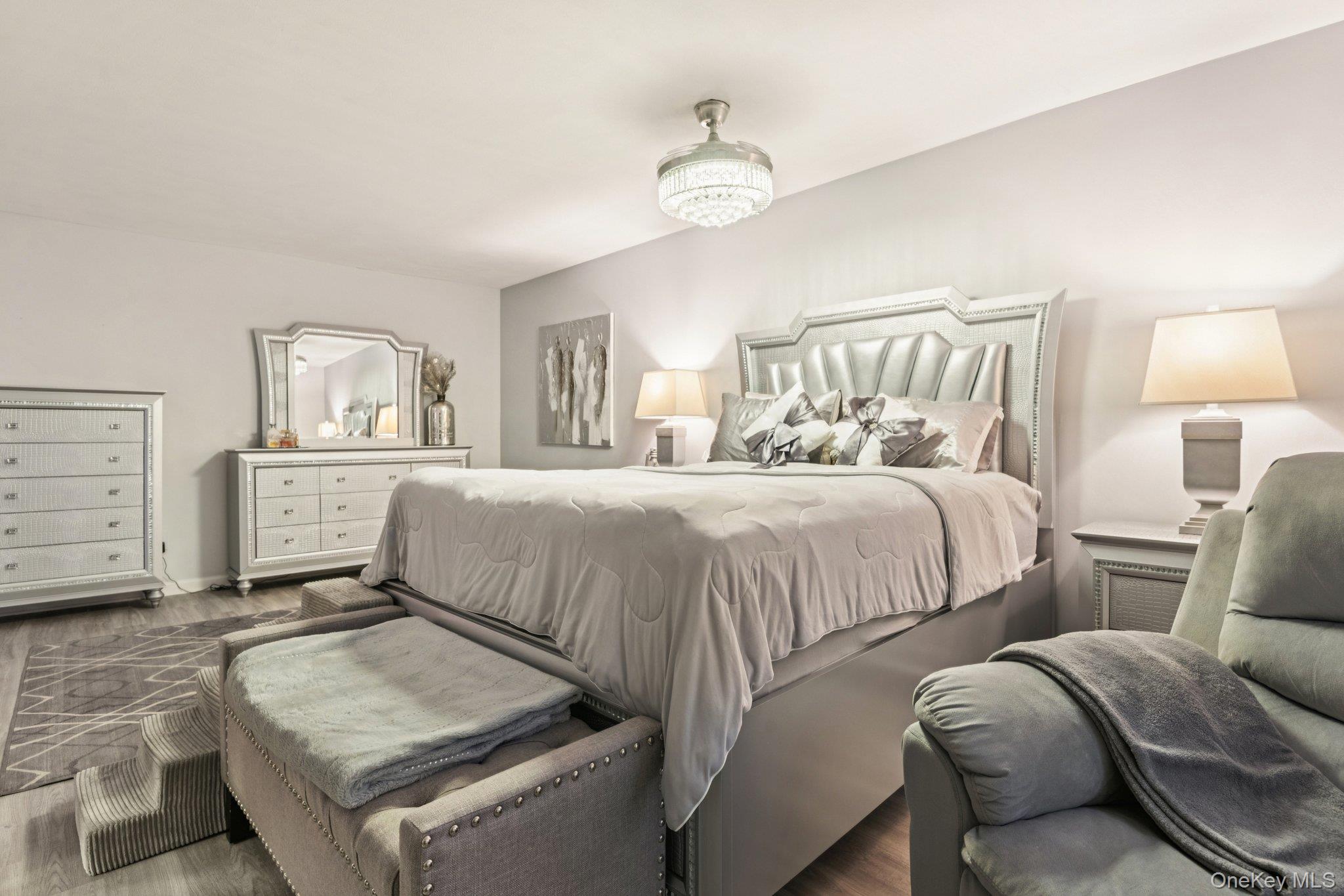 16 Hampshire Court, Holbrook, NY 11741