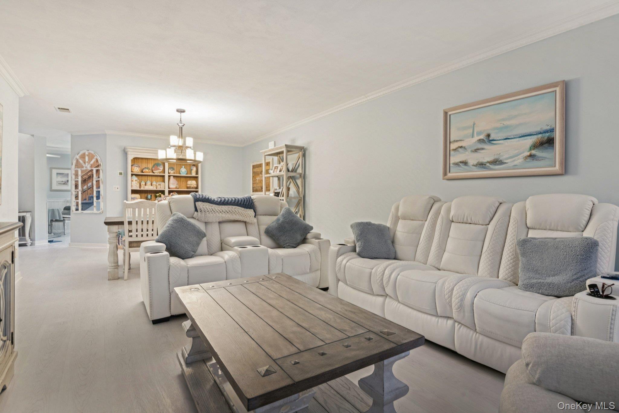 16 Hampshire Court, Holbrook, NY 11741