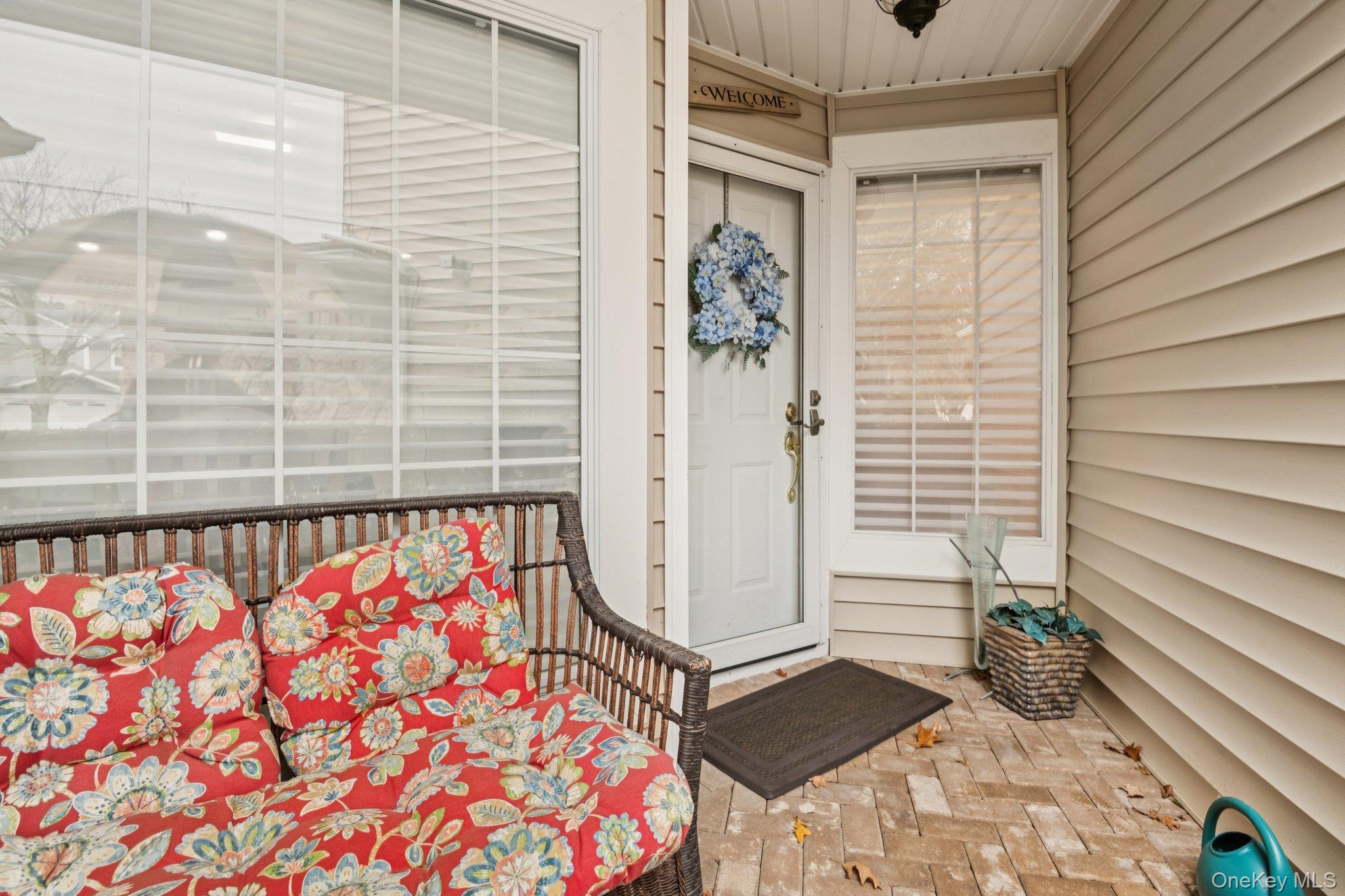 16 Hampshire Court, Holbrook, NY 11741