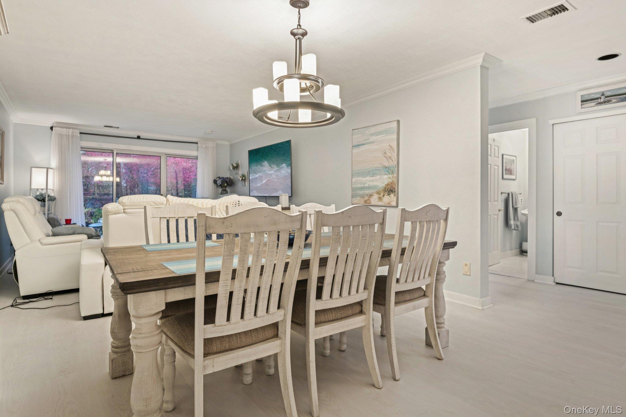 16 Hampshire Court, Holbrook, NY 11741