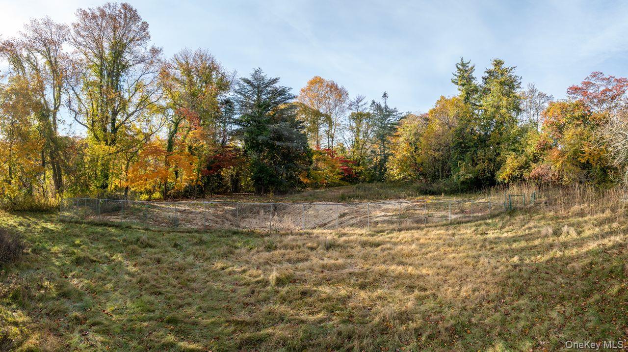 81 Old Broadway Avenue, Sayville, NY 11782