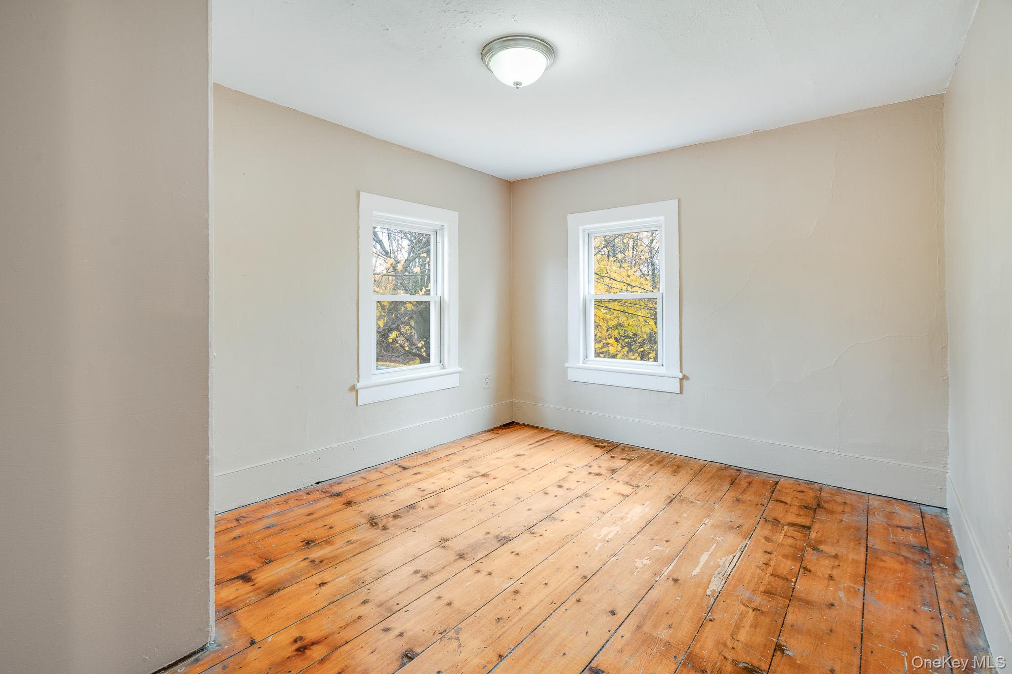 284 S Quaker Lane, Hyde Park, NY 12538