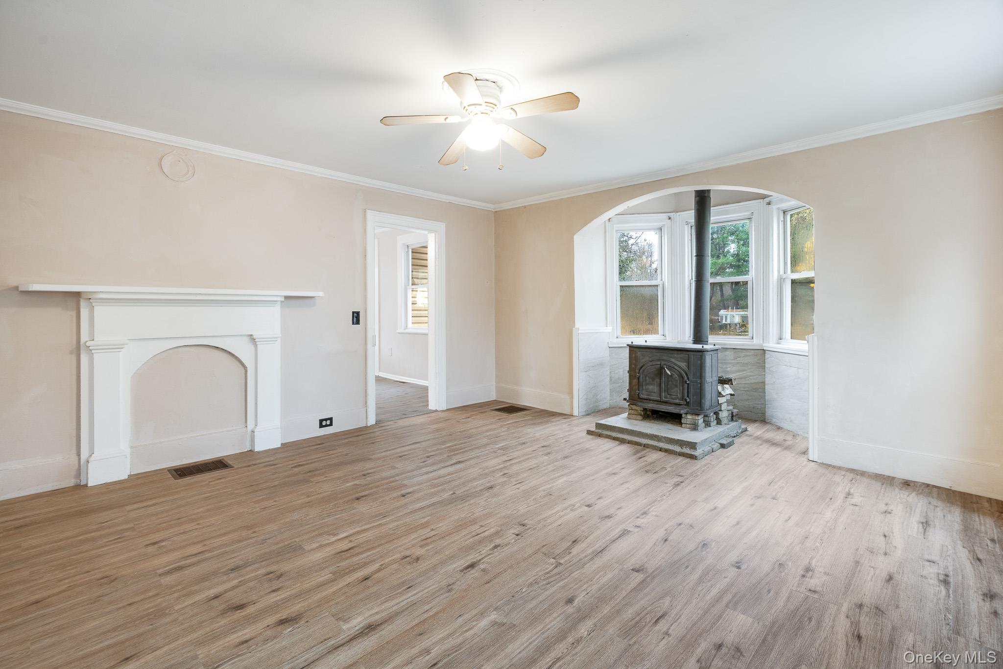 284 S Quaker Lane, Hyde Park, NY 12538