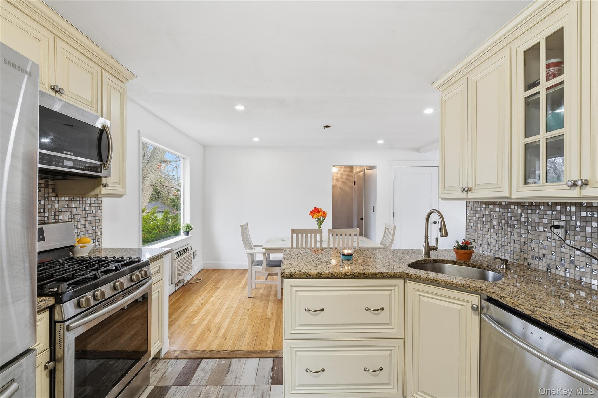 22 Hovenkamp Avenue, Nanuet, NY 10954