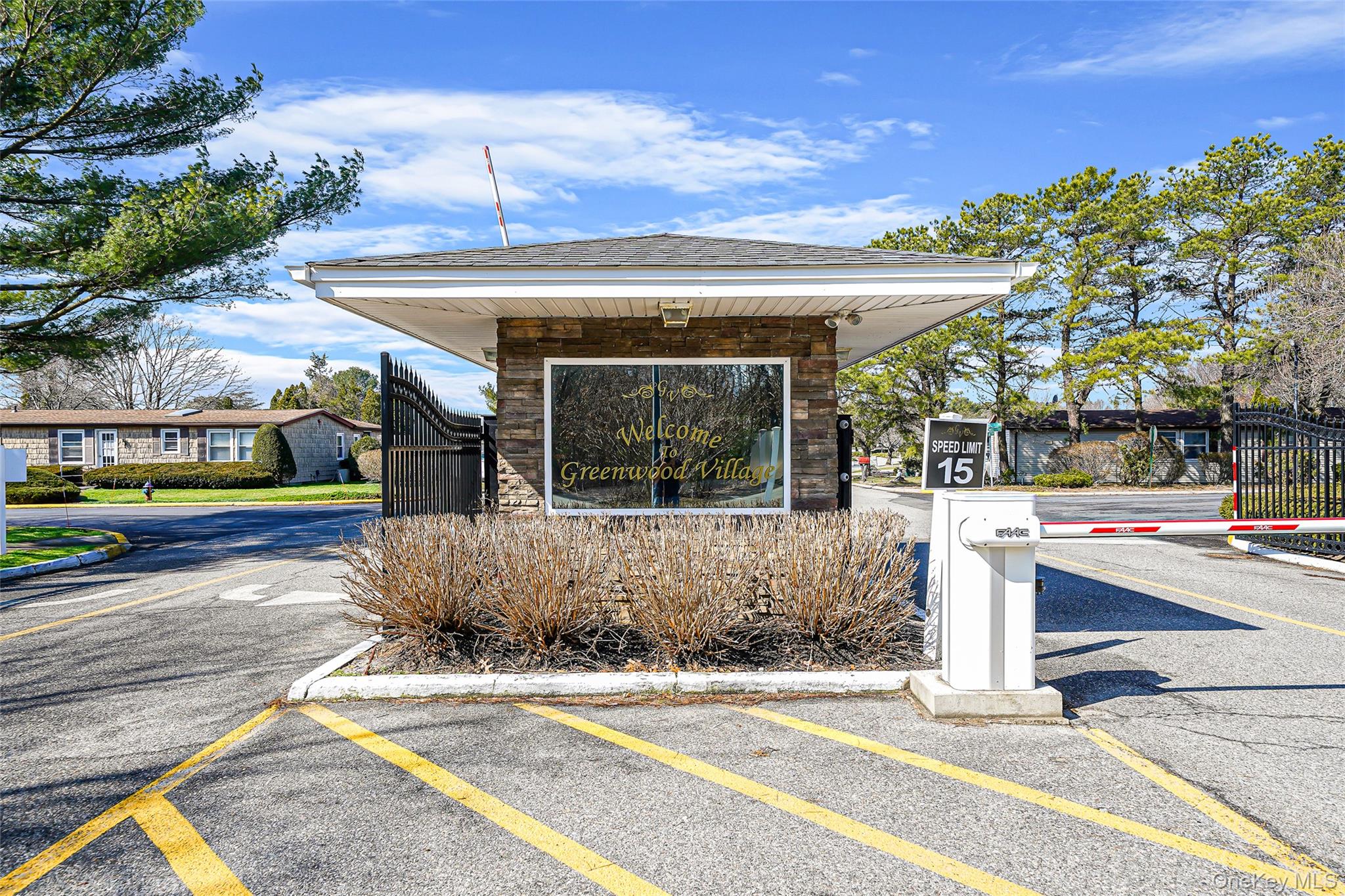 91 Village Circle W, Manorville, NY 11949