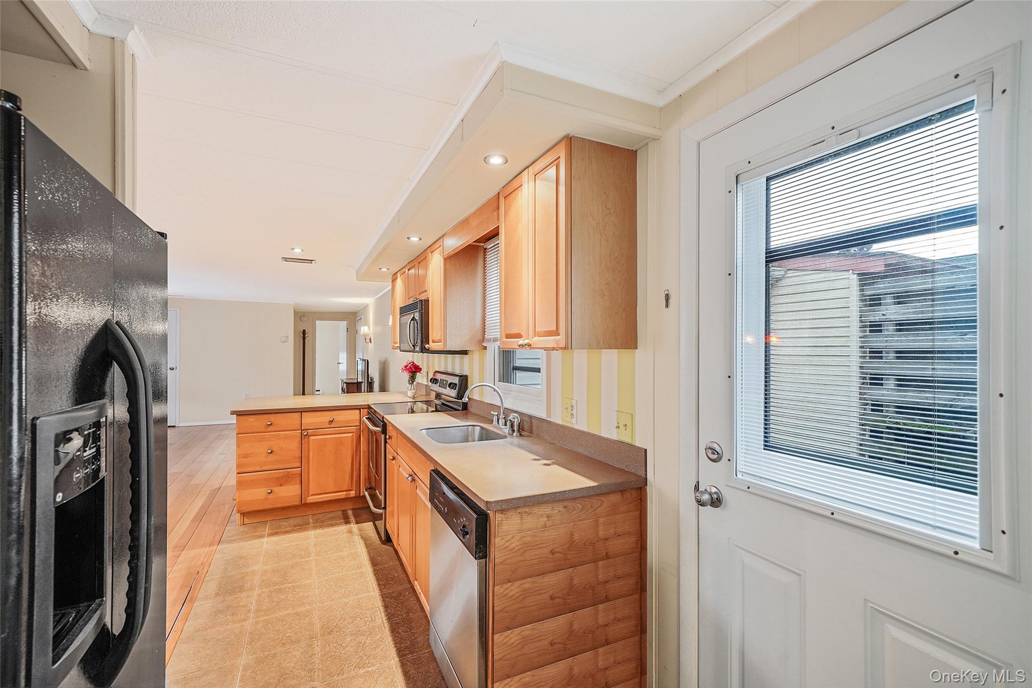 91 Village Circle W, Manorville, NY 11949