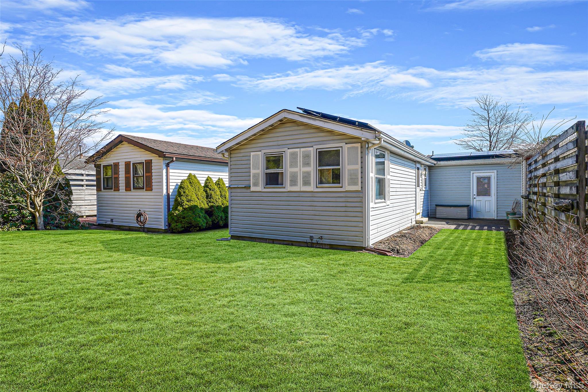 91 Village Circle W, Manorville, NY 11949