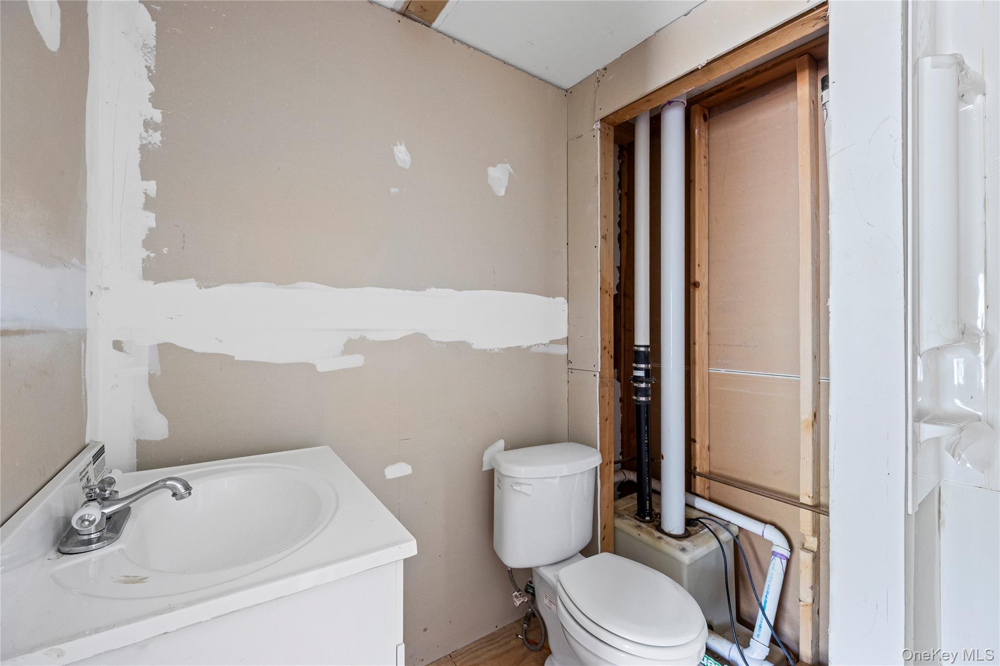 25 Crater Lake Drive, Coram, NY 11727