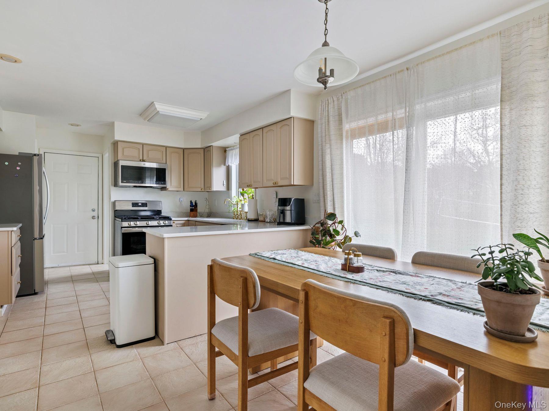 91 Canterbury Drive, Saugerties, NY 12477