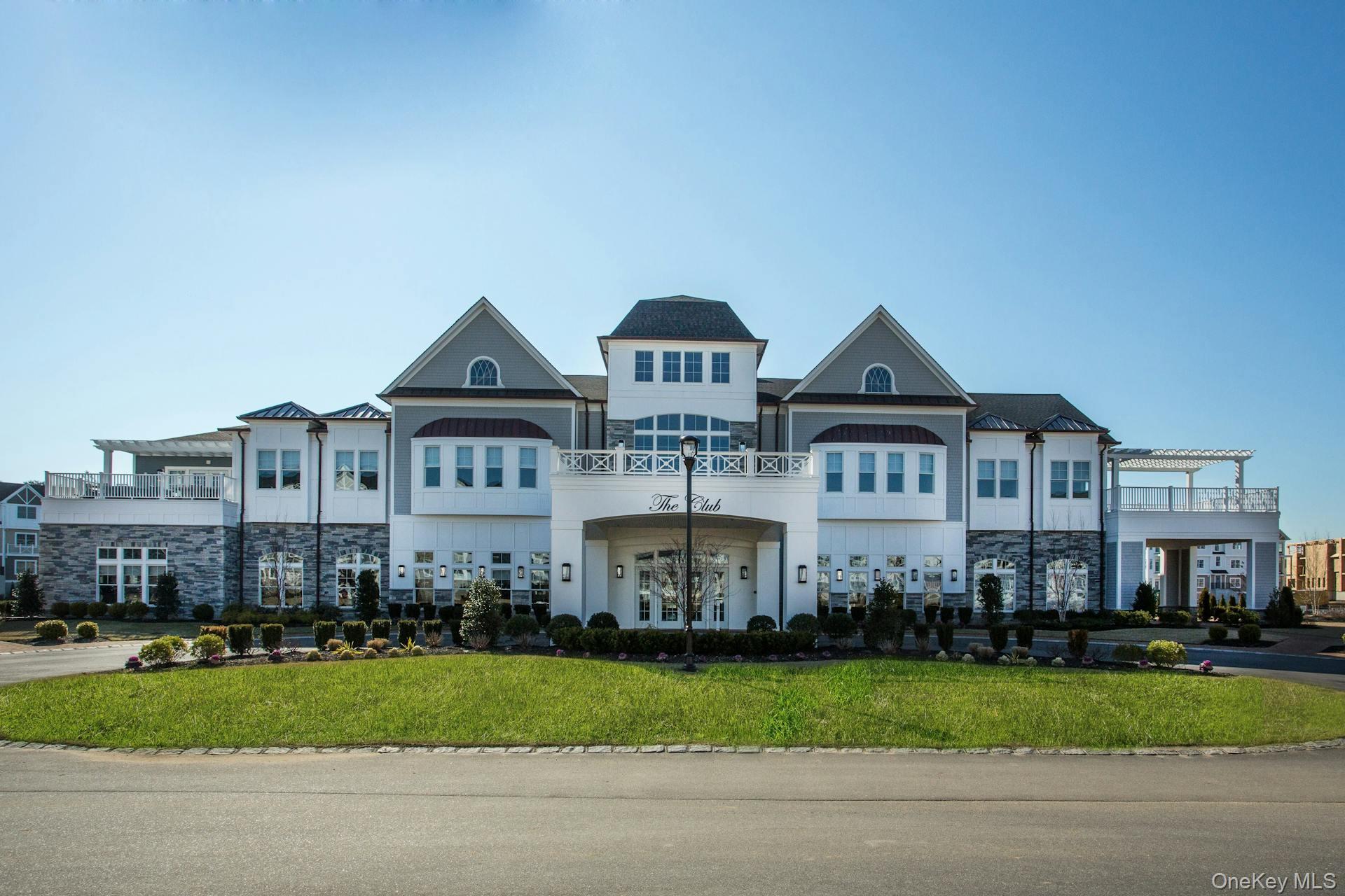 18304 Aspenwood Drive # 239, Plainview, NY 11803