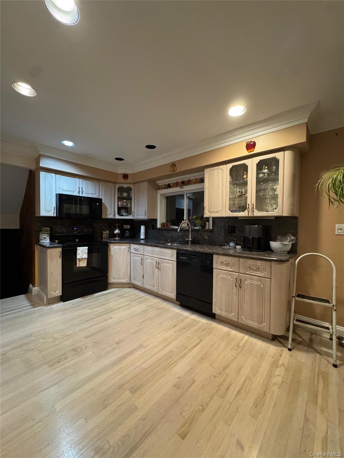 254 Thompson Avenue, Oceanside, NY 11572