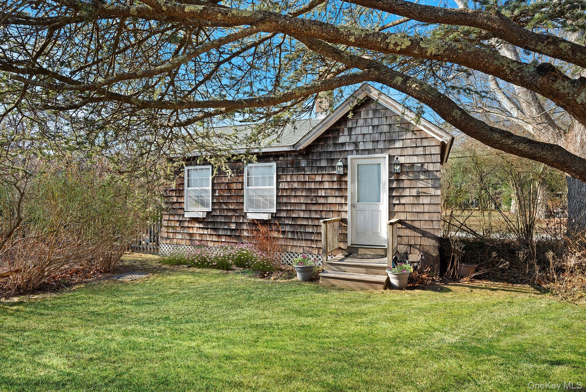 11 Shinnecock Road, Quogue, NY 11959