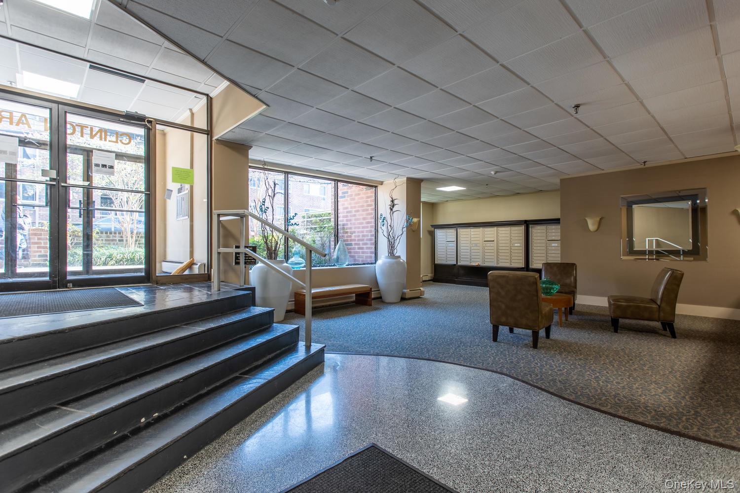 100 Clinton Avenue # 1V, Mineola, NY 11501