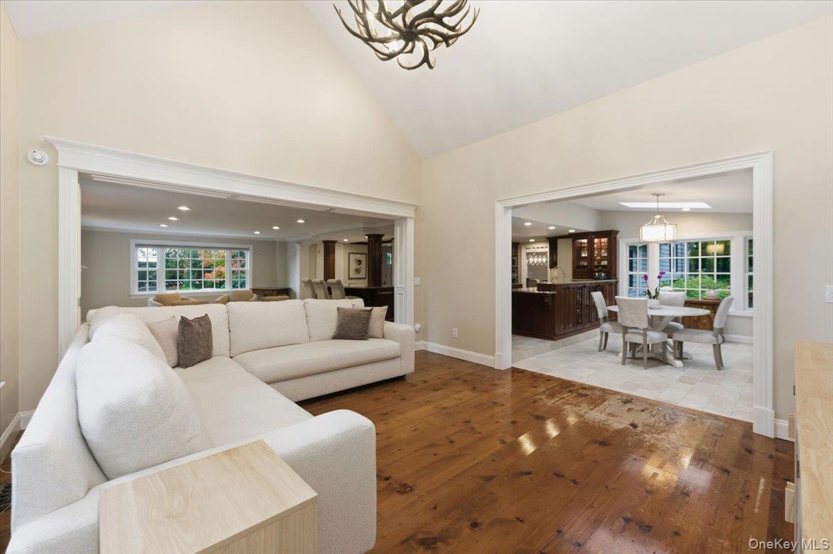 5 Kanes Lane, Huntington Bay, NY 11743