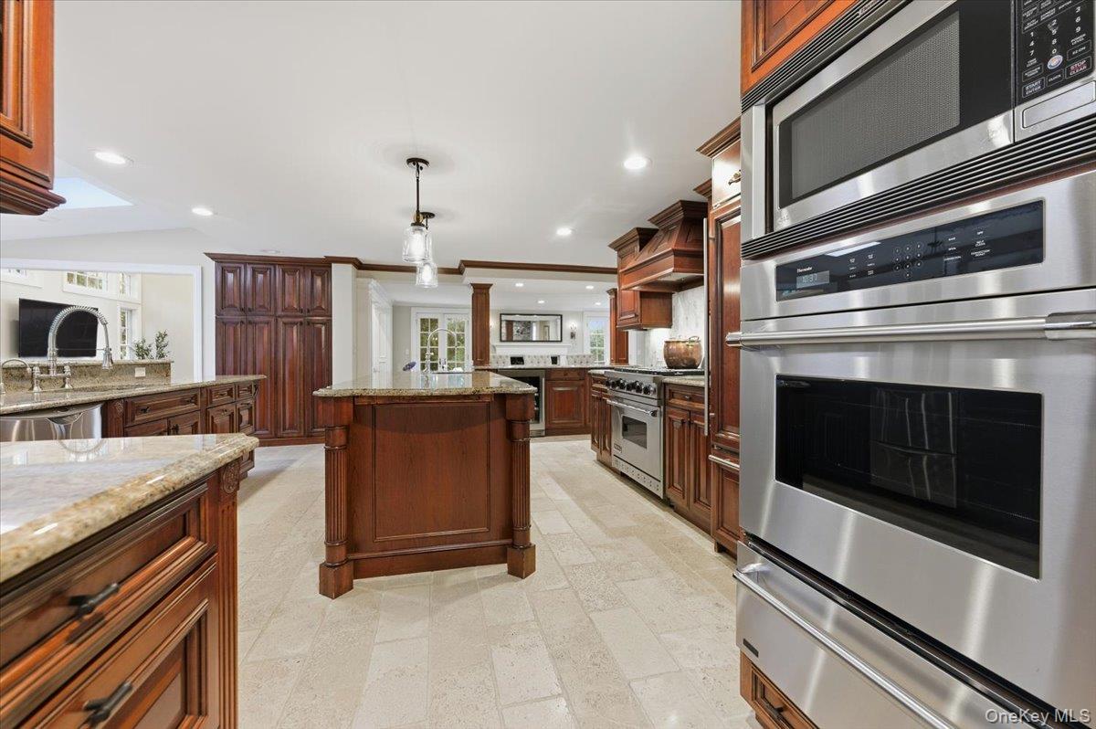 5 Kanes Lane, Huntington Bay, NY 11743