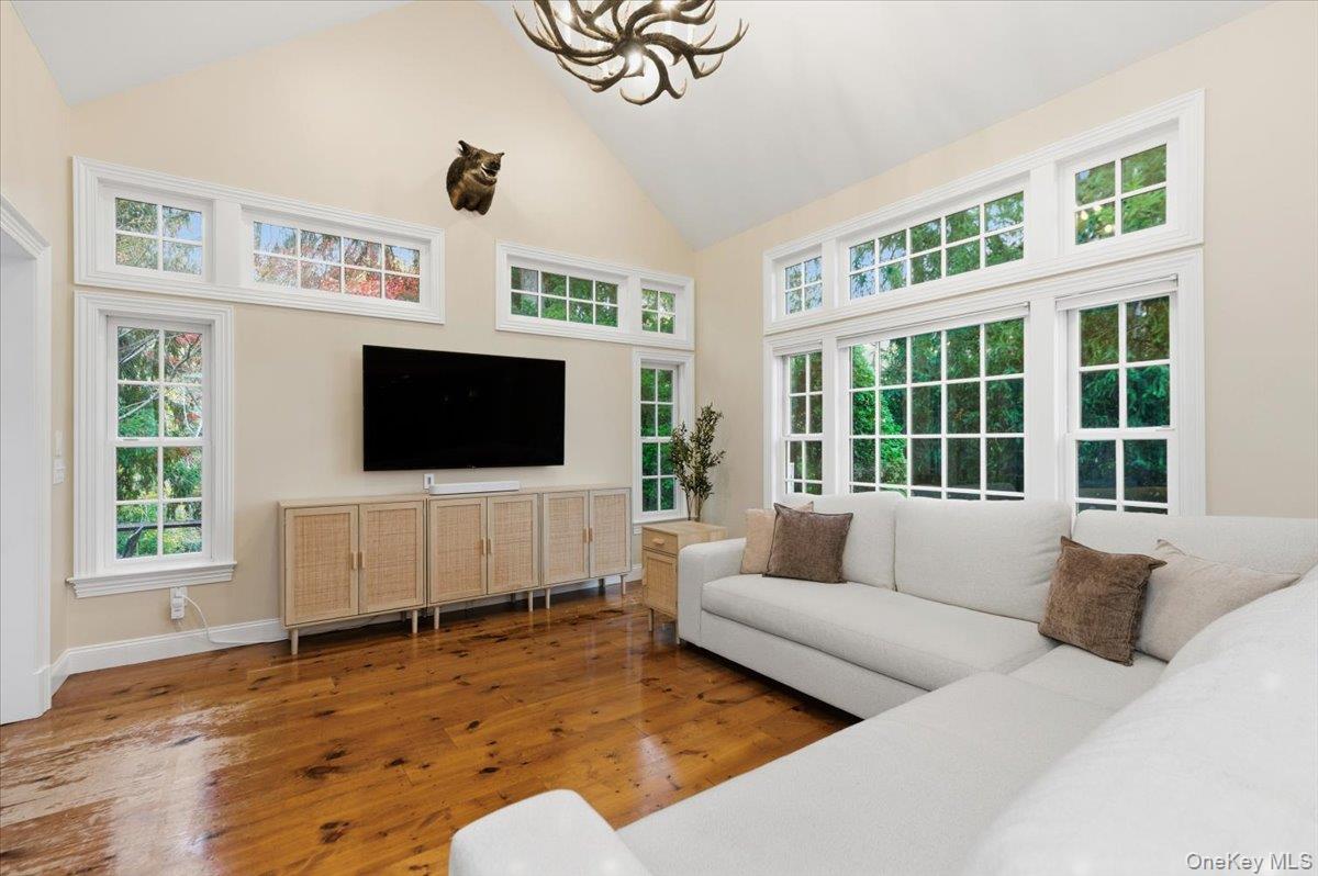 5 Kanes Lane, Huntington Bay, NY 11743