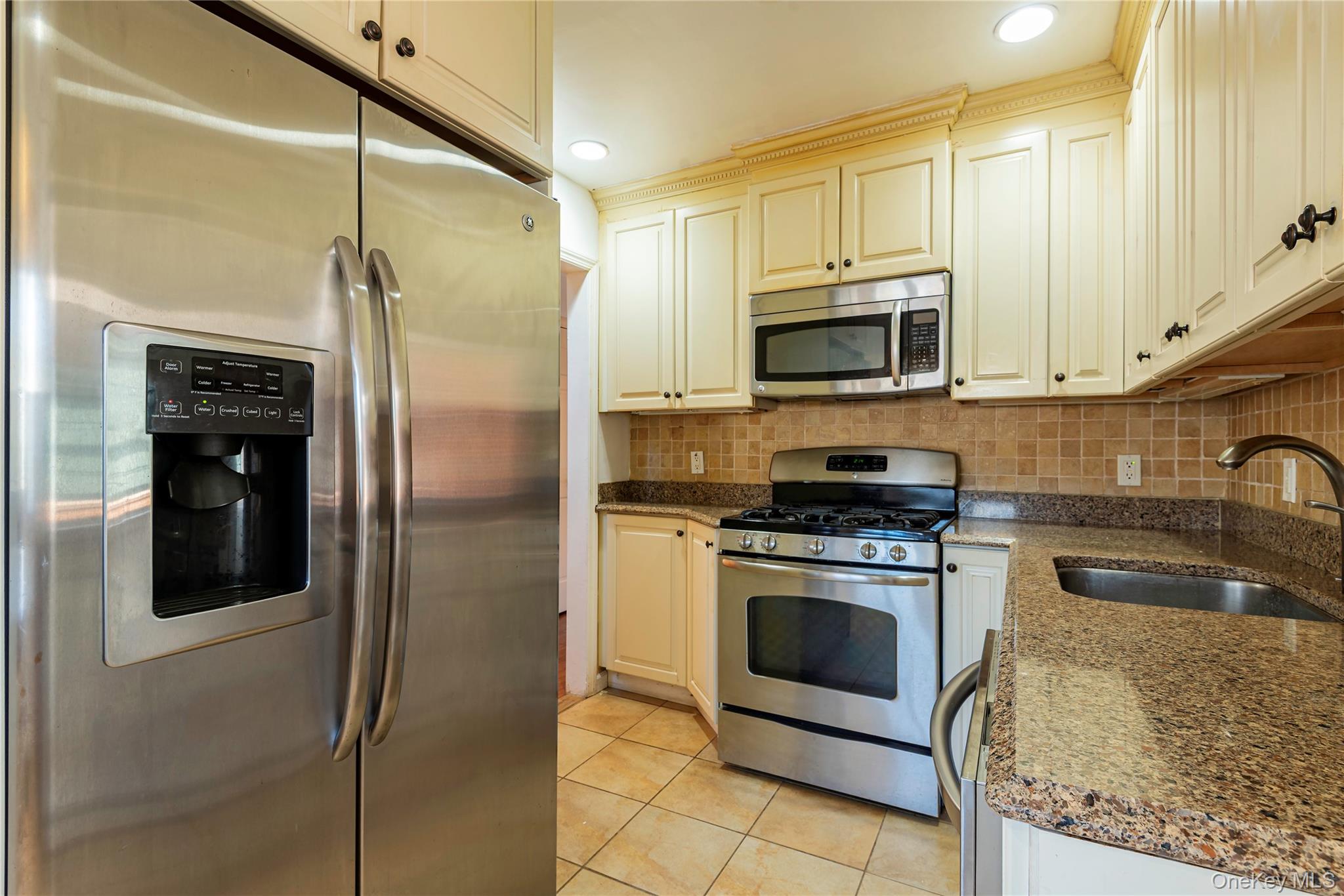 7836 271st Street, New Hyde Park, NY 11040