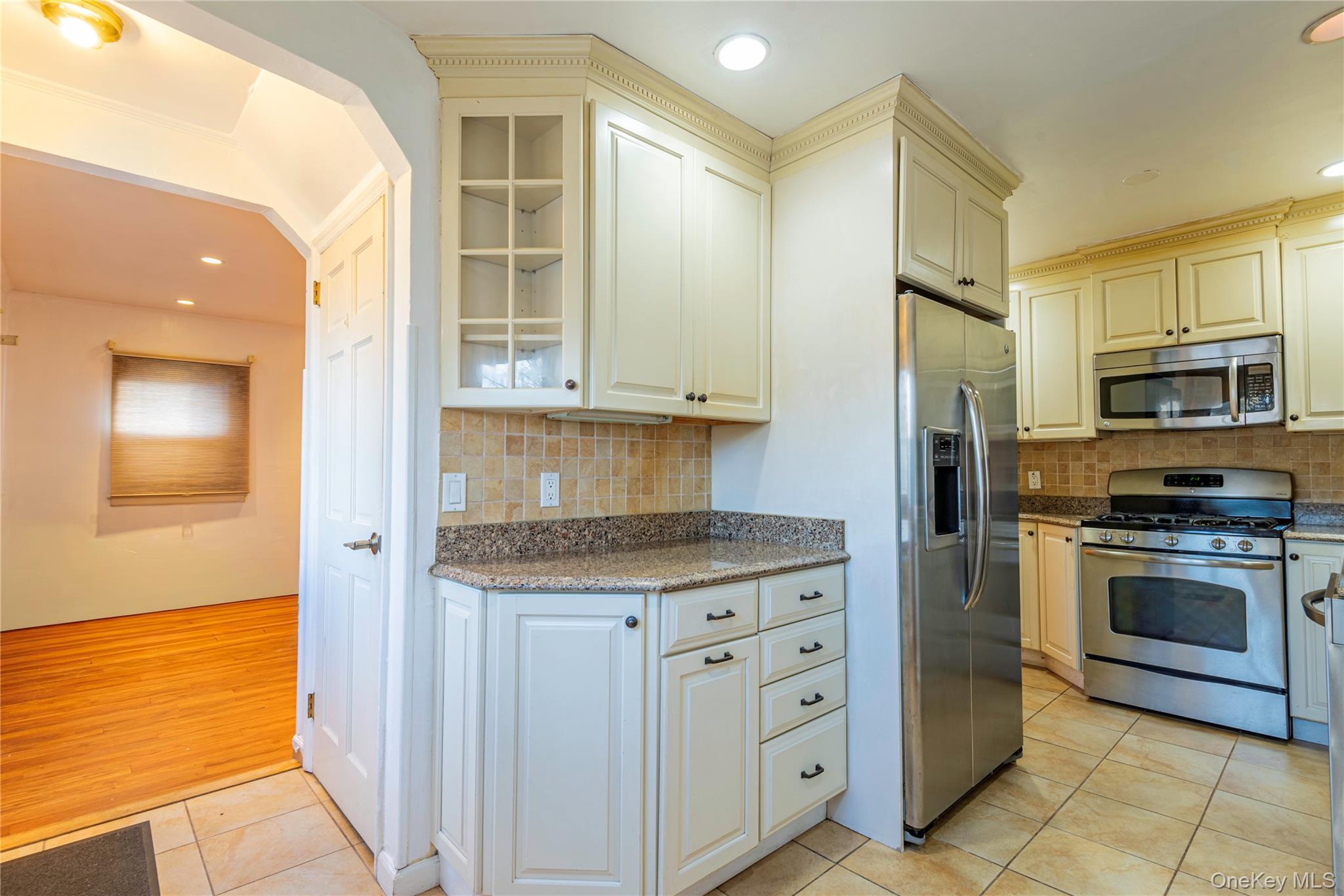 7836 271st Street, New Hyde Park, NY 11040