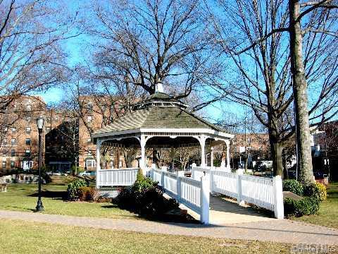 15 Canterbury Road # D6, Great Neck, NY 11021