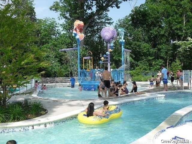 15 Canterbury Road # D6, Great Neck, NY 11021