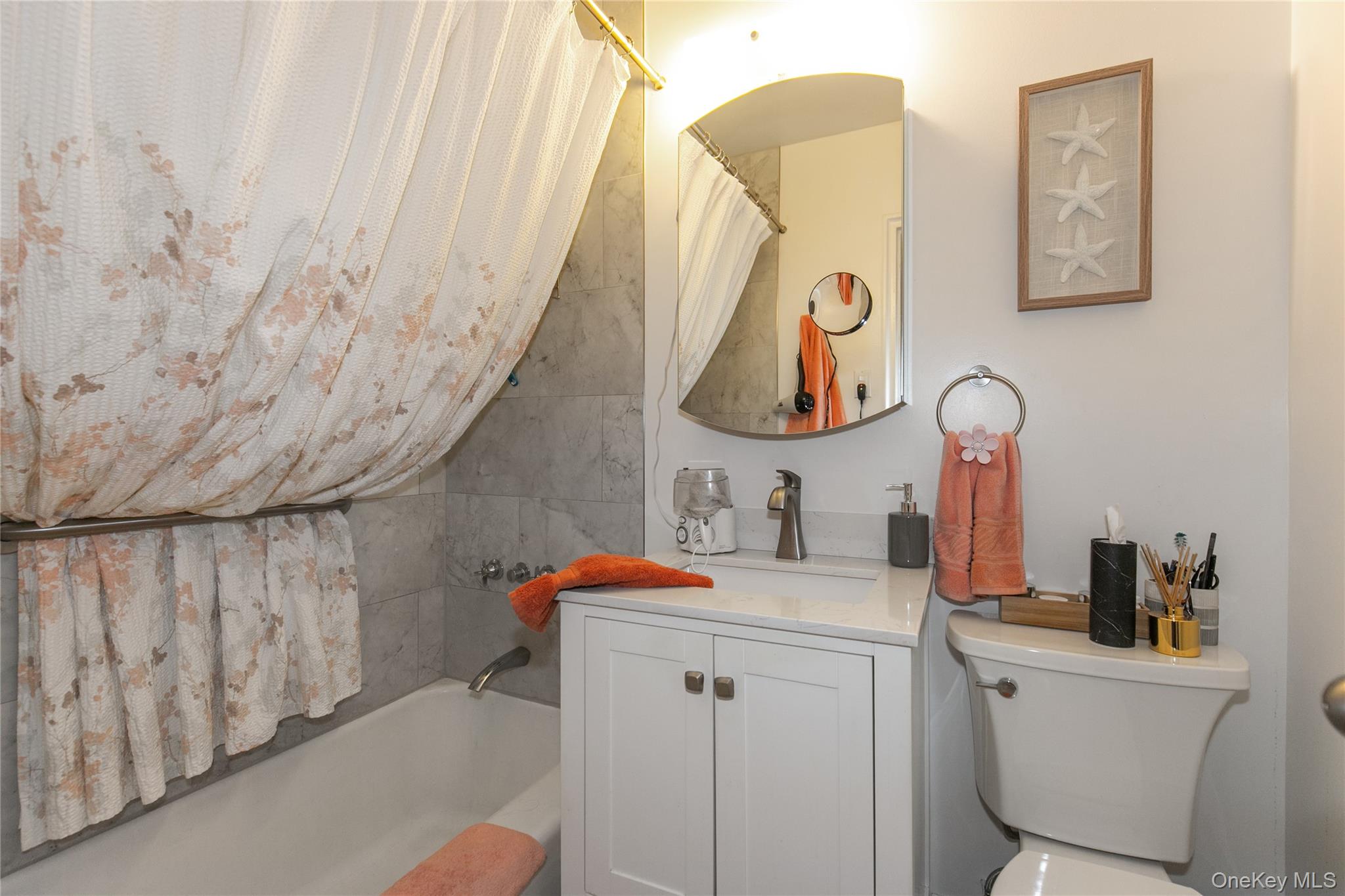 15 Canterbury Road # D6, Great Neck, NY 11021