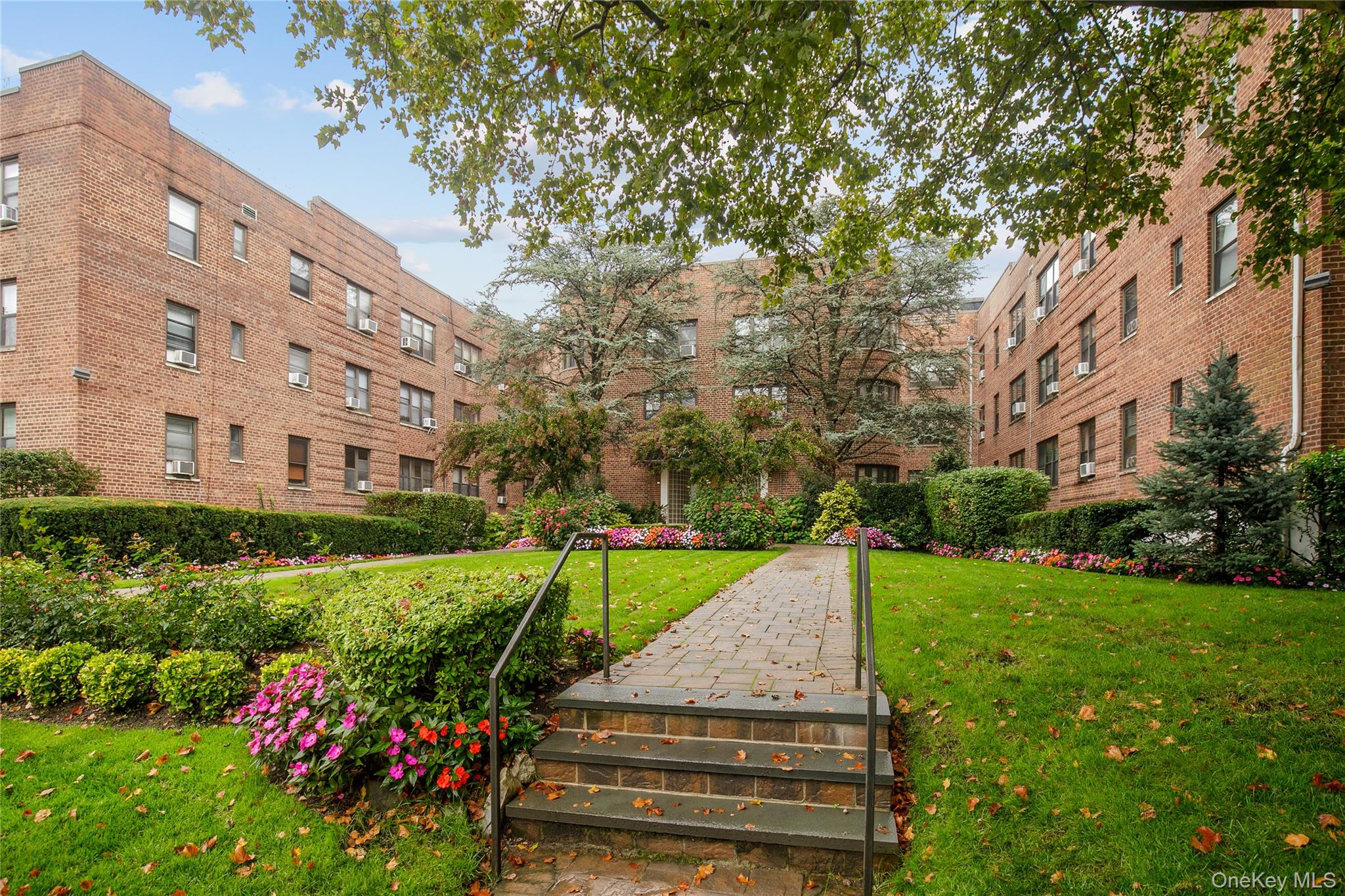 15 Canterbury Road # D6, Great Neck, NY 11021