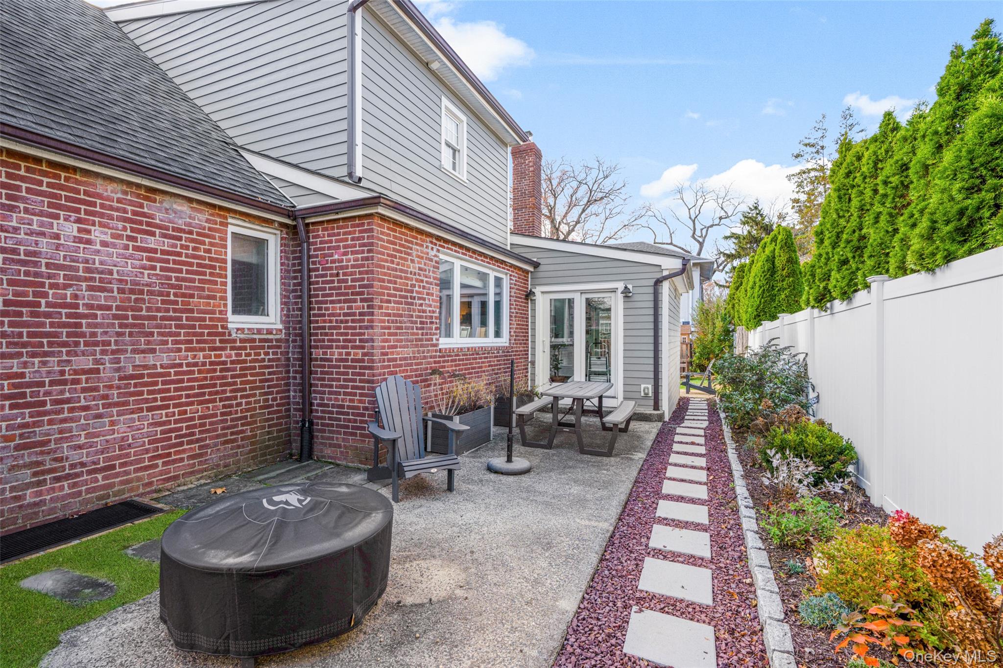 1096 Hunter Avenue, Pelham, NY 10803