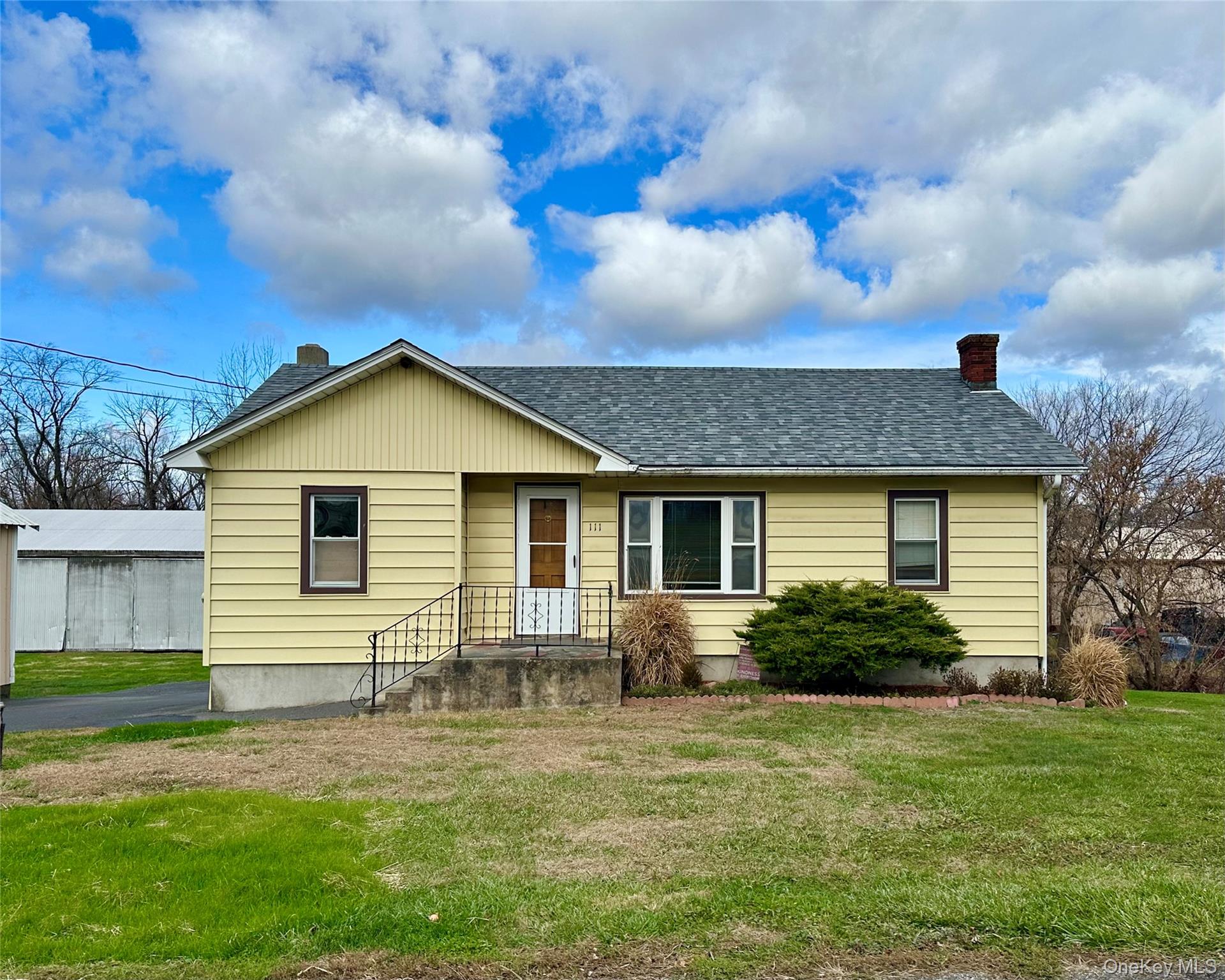 111 Round Hill Road, Florida, NY 10921