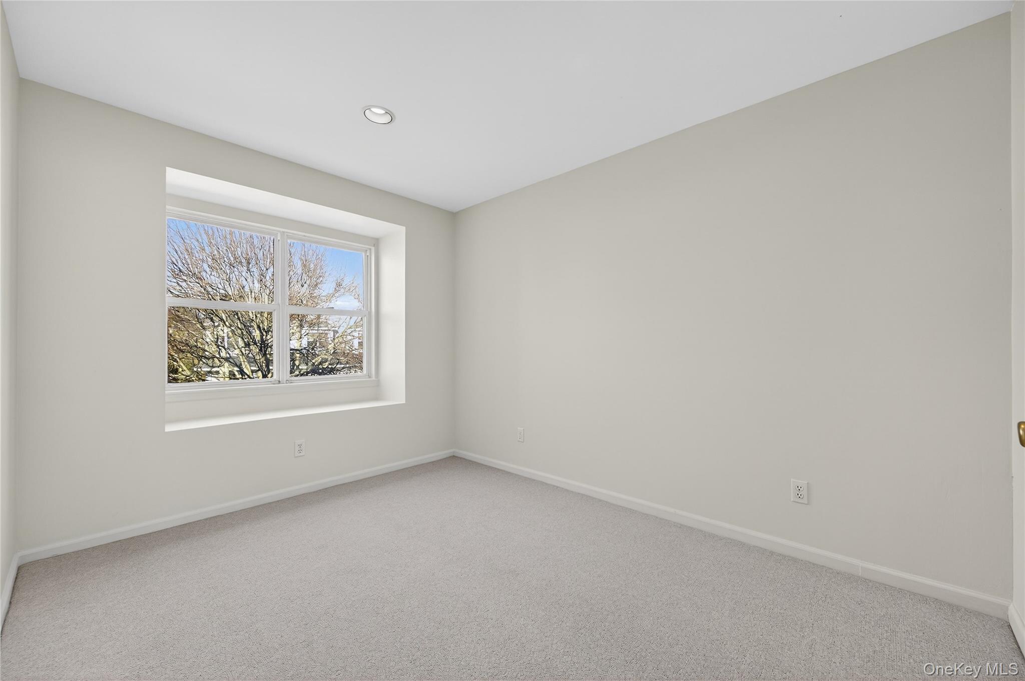 13 Parkridge Court, Huntington, NY 11743