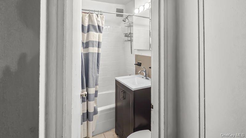 87-20 175th Street # 1K, Jamaica, NY 11432