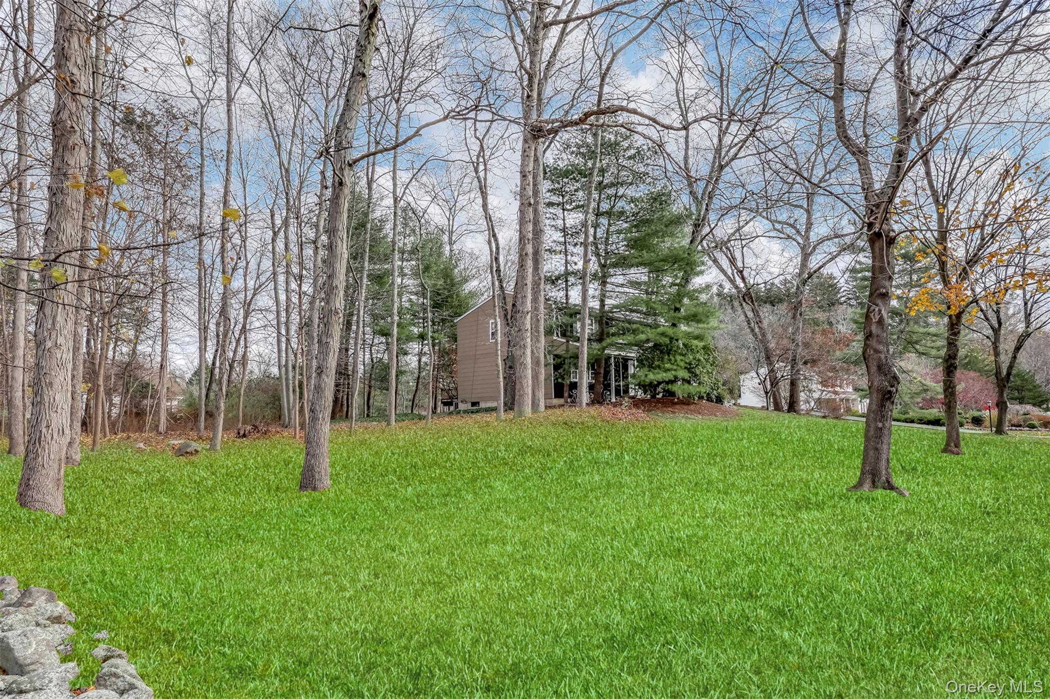 16 Kings Gate Road, Suffern, NY 10901