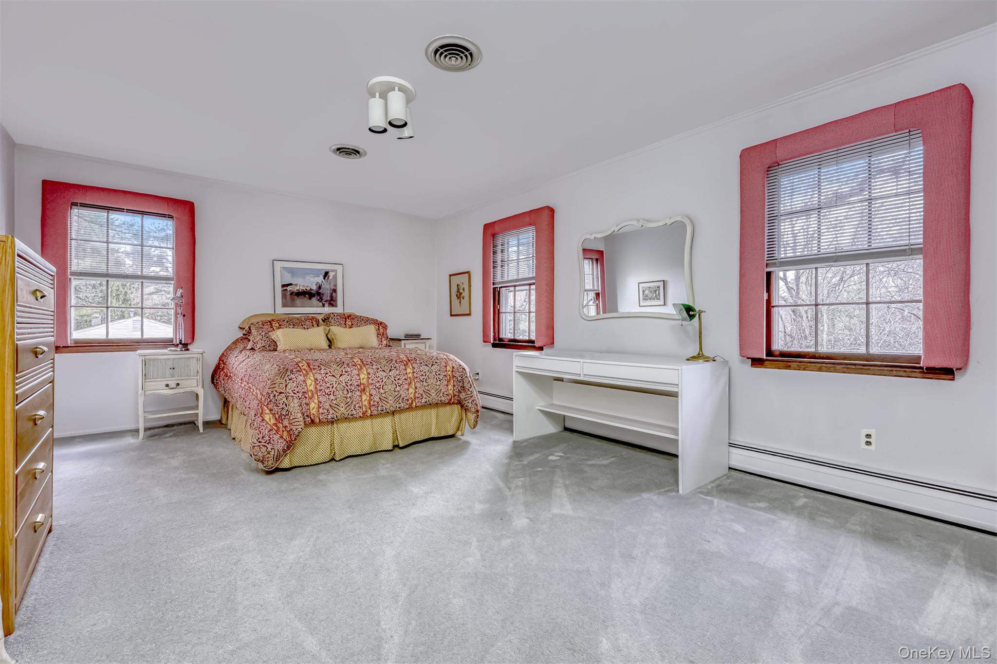 16 Kings Gate Road, Suffern, NY 10901