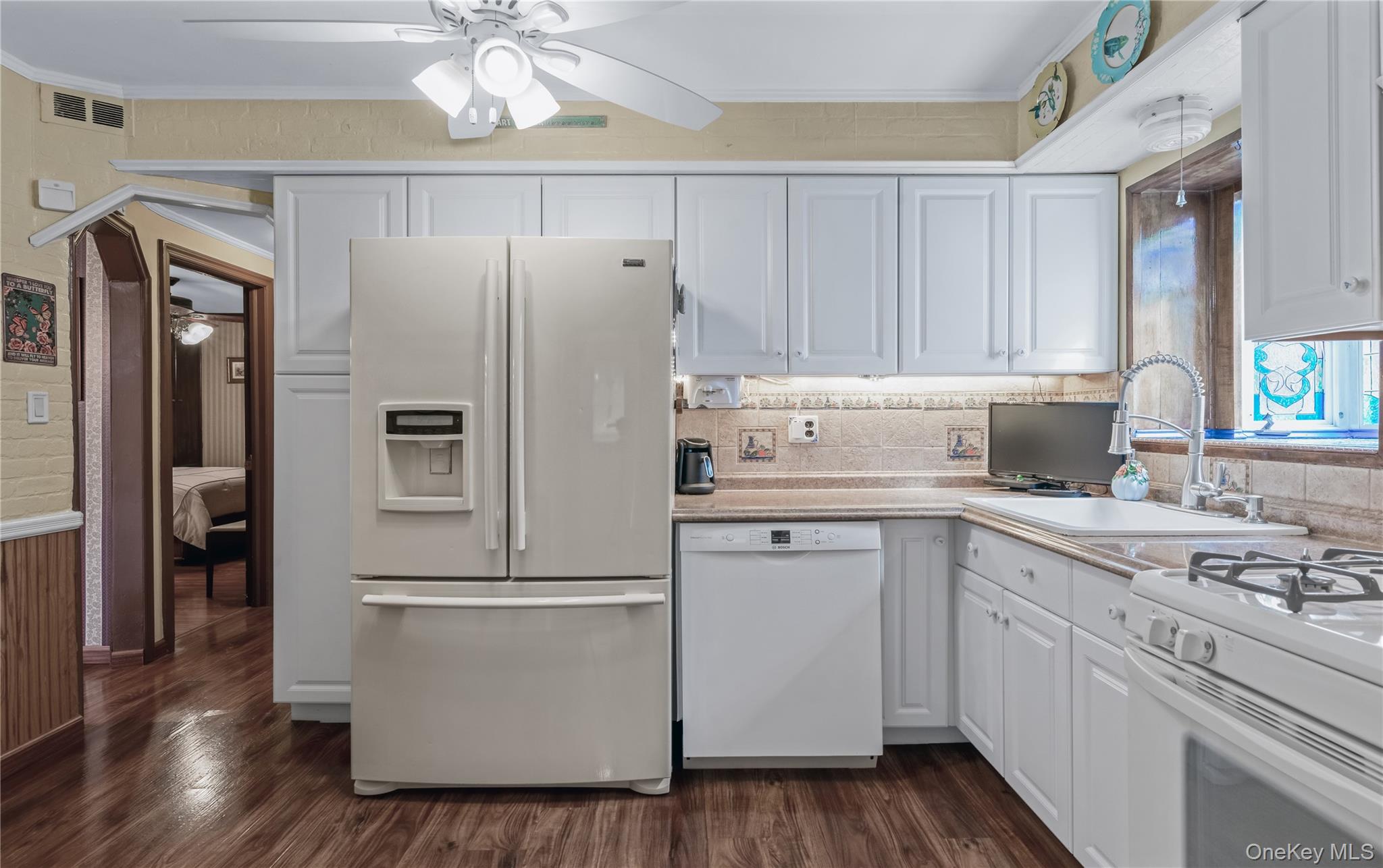 6 Fernwood Terrace N, Stewart Manor, NY 11530