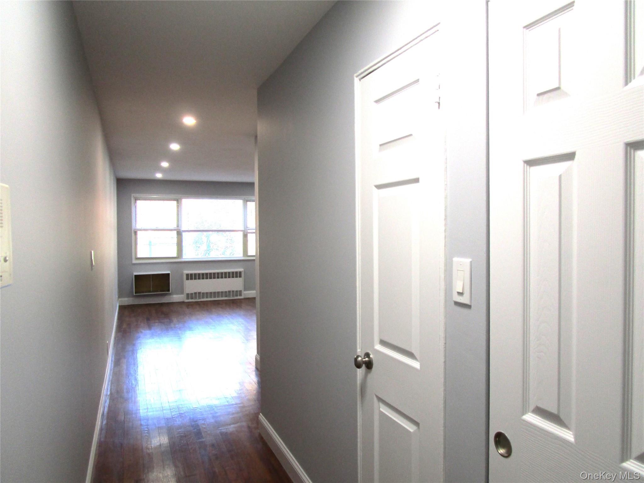 324 Post Avenue # 12F, Westbury, NY 11590