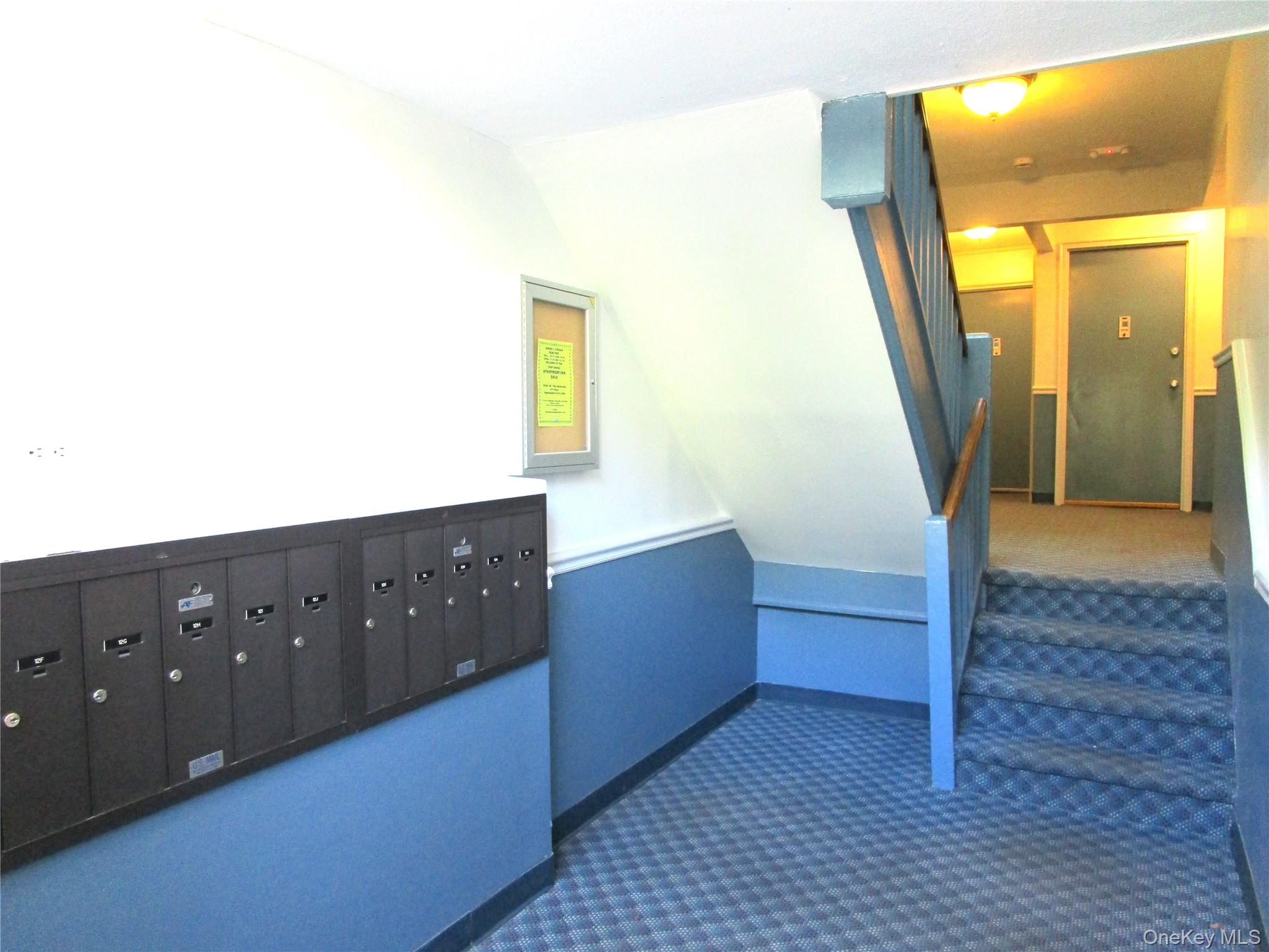 324 Post Avenue # 12F, Westbury, NY 11590