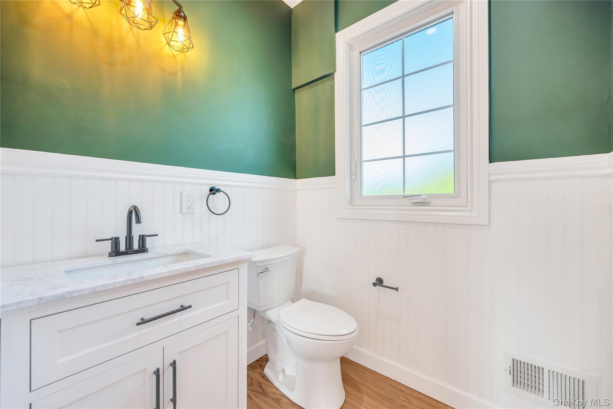 123 Cayuga Avenue, Deer Park, NY 11729