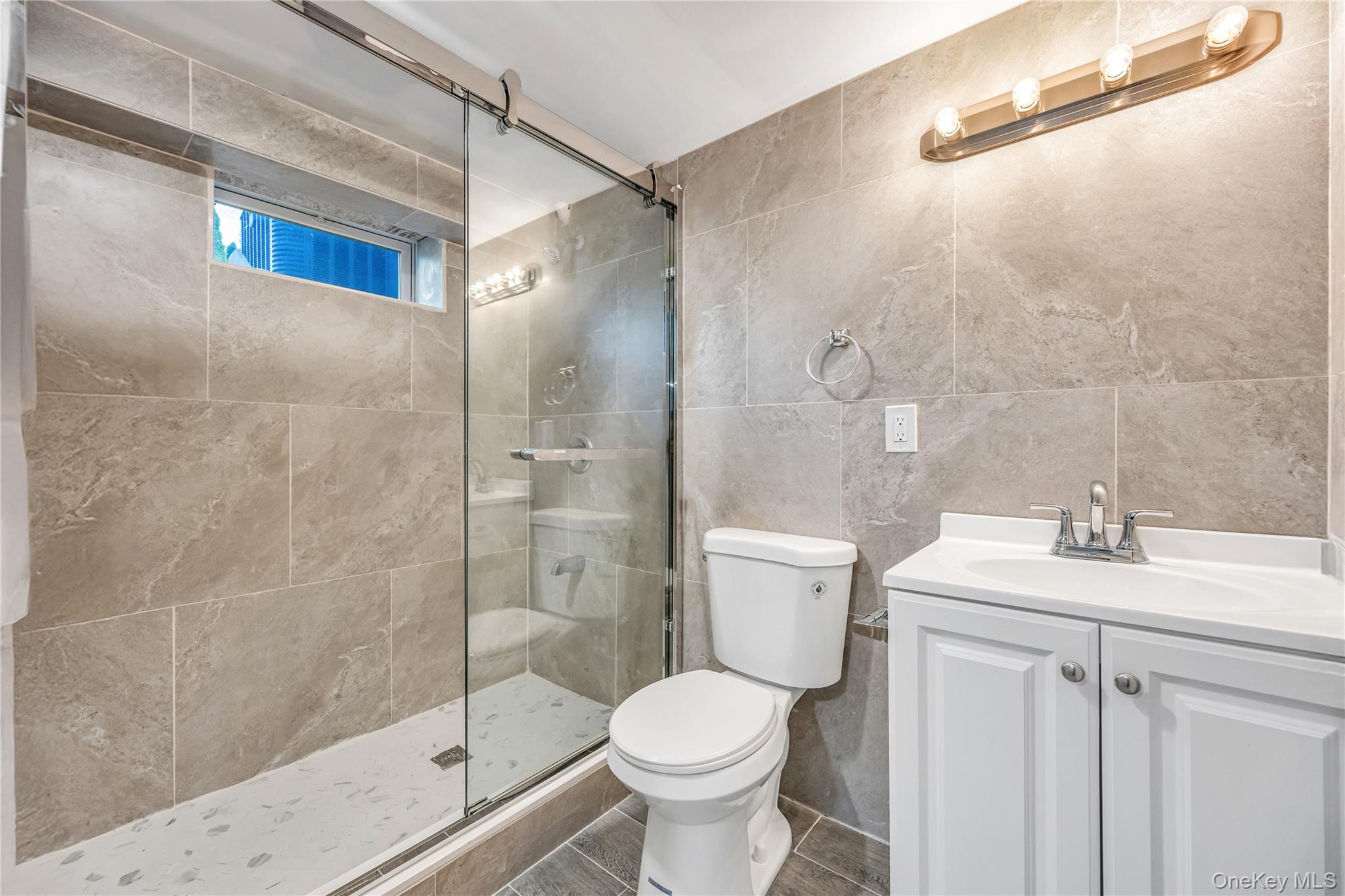 123 Cayuga Avenue, Deer Park, NY 11729