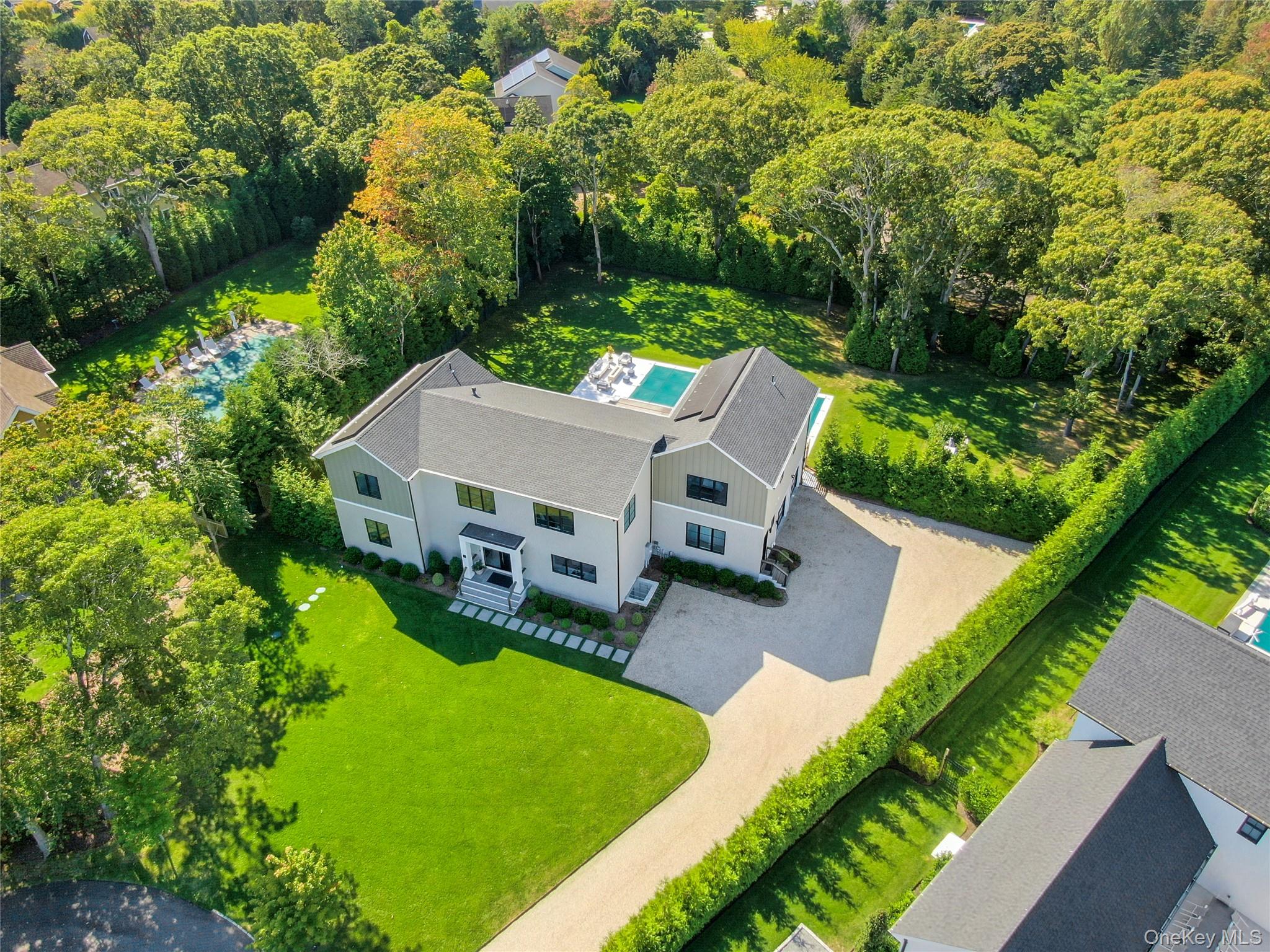 4 Piperwoods Lane, Quogue, NY 11959