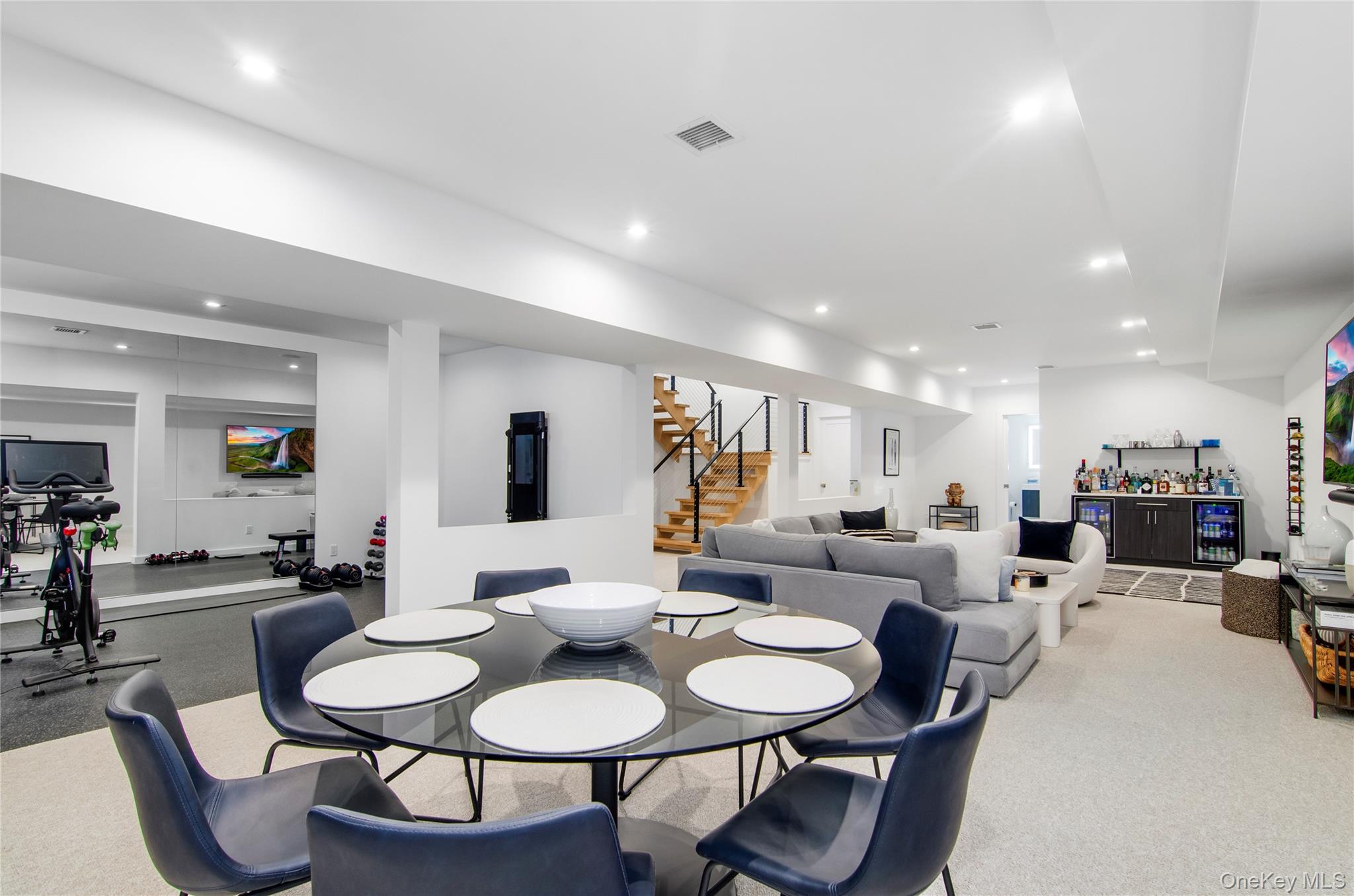 4 Piperwoods Lane, Quogue, NY 11959