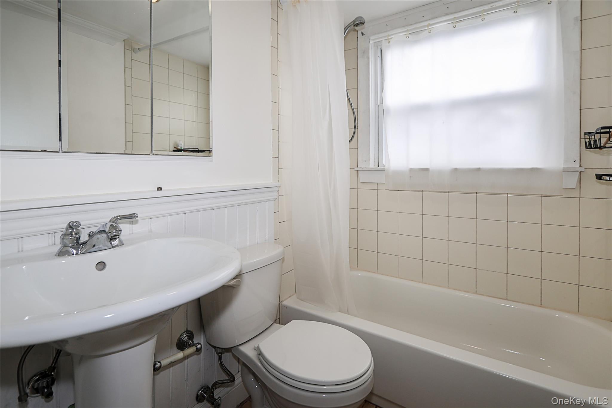 49 East Avenue, Glen Cove, NY 11542