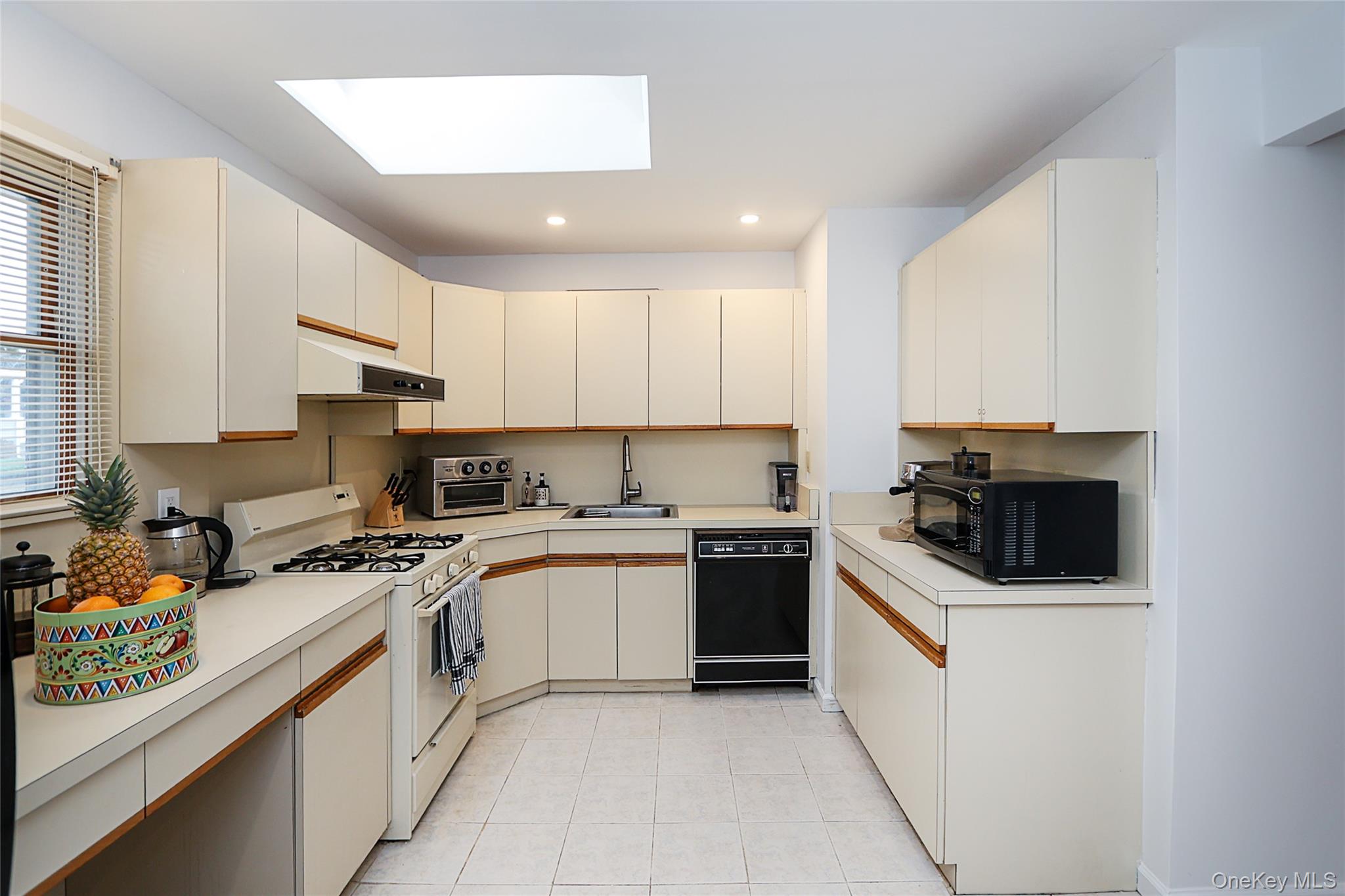 49 East Avenue, Glen Cove, NY 11542