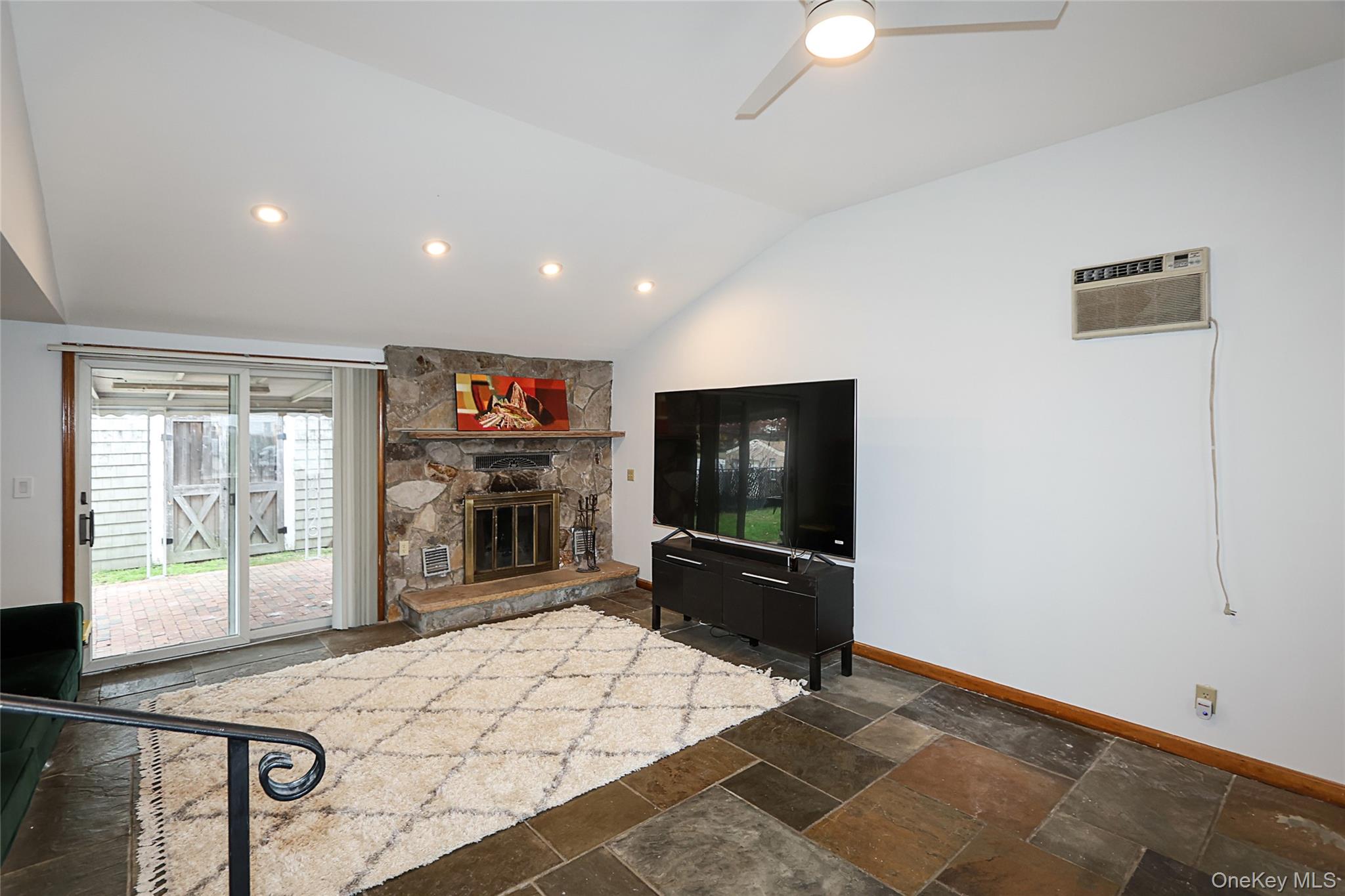 49 East Avenue, Glen Cove, NY 11542