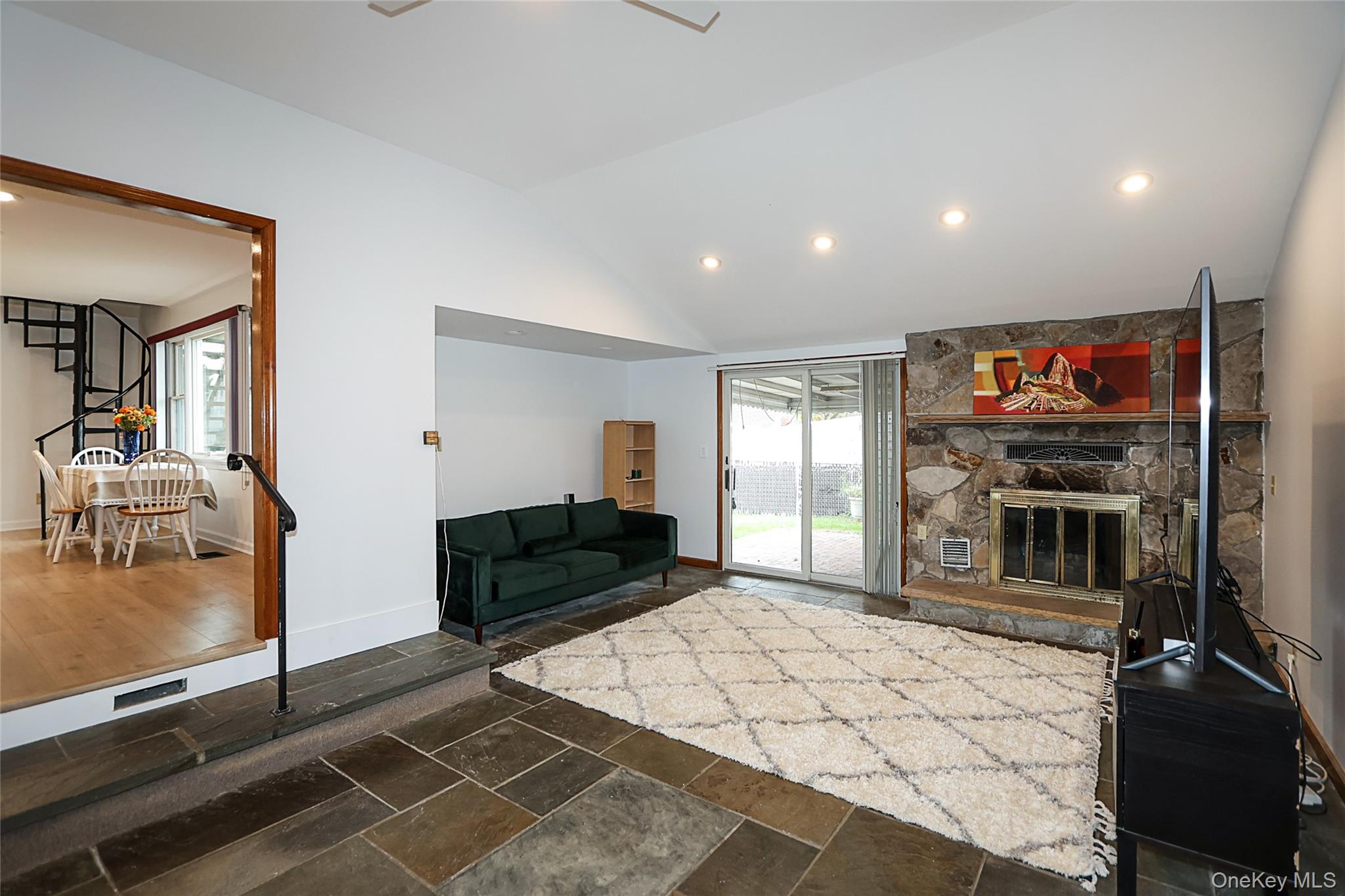 49 East Avenue, Glen Cove, NY 11542