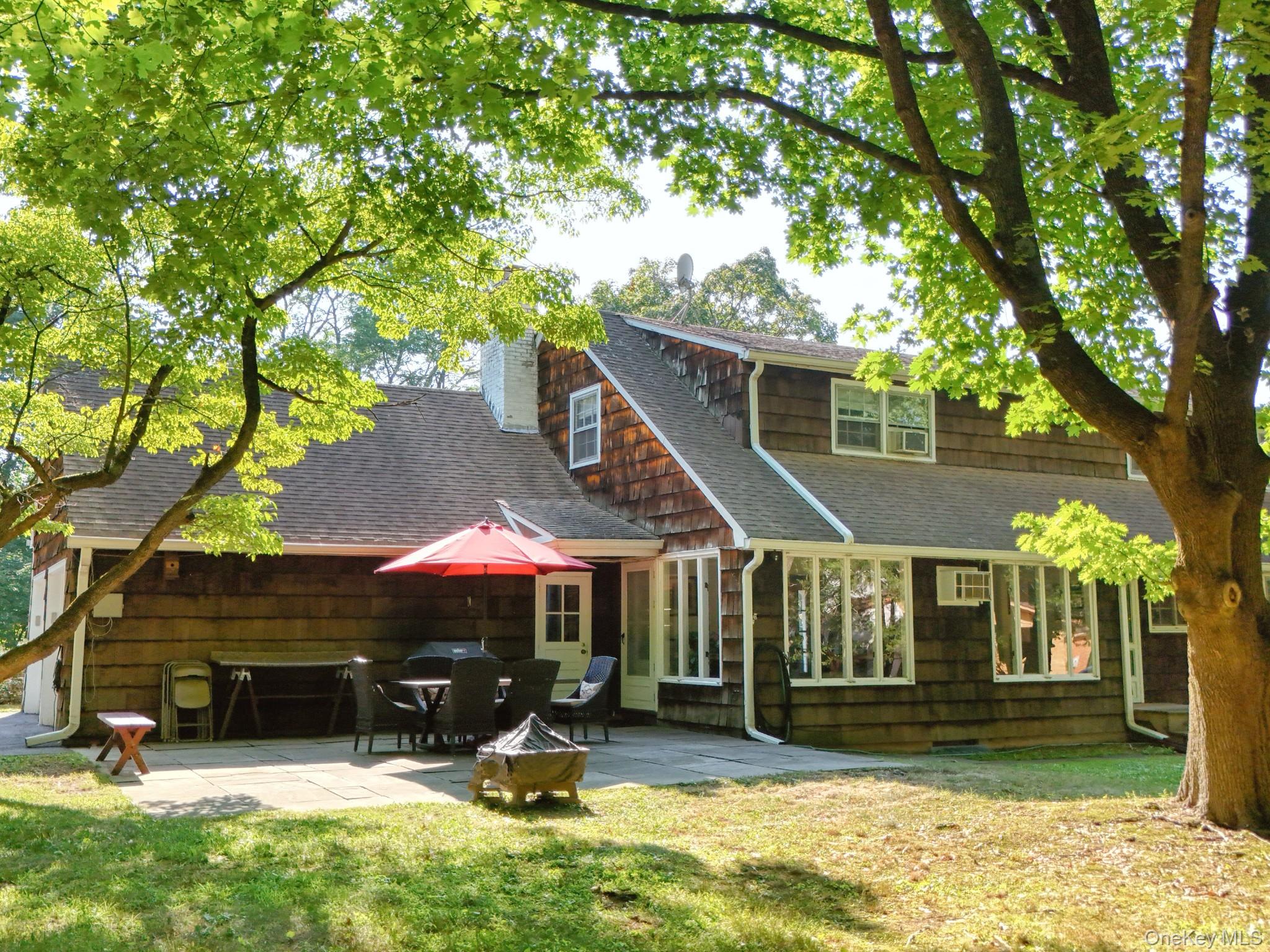 10 LINDA Drive, Montebello, NY 10901