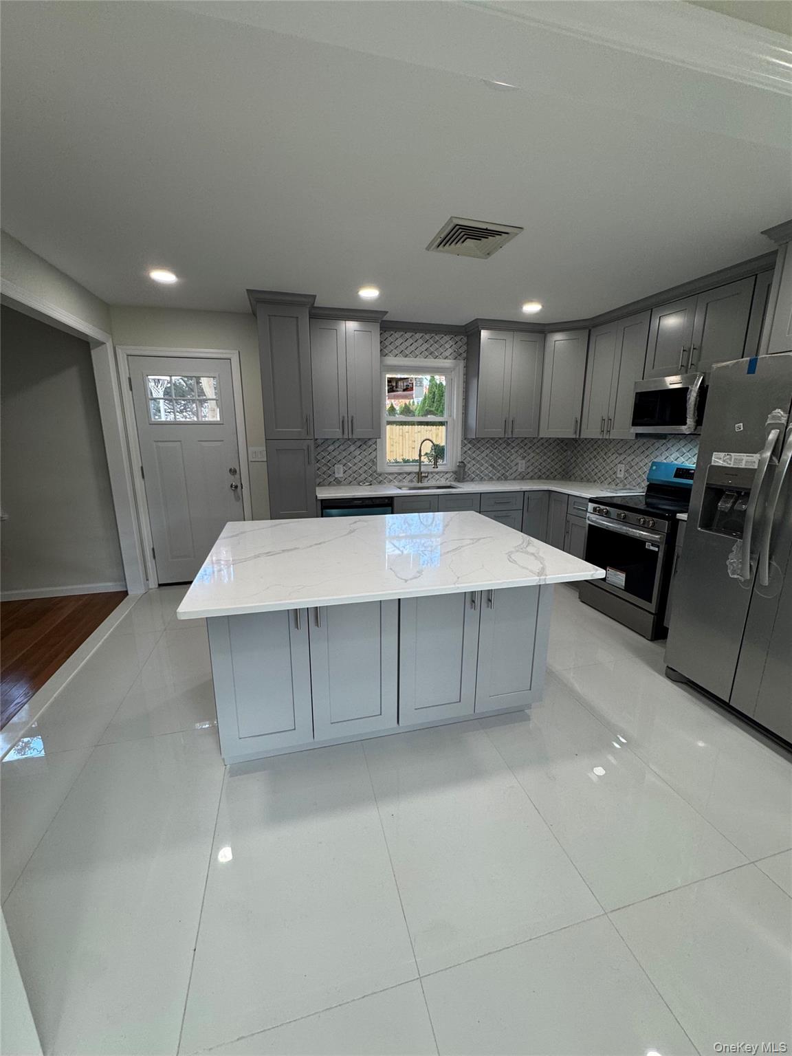 381 Grace Street, Holbrook, NY 11741