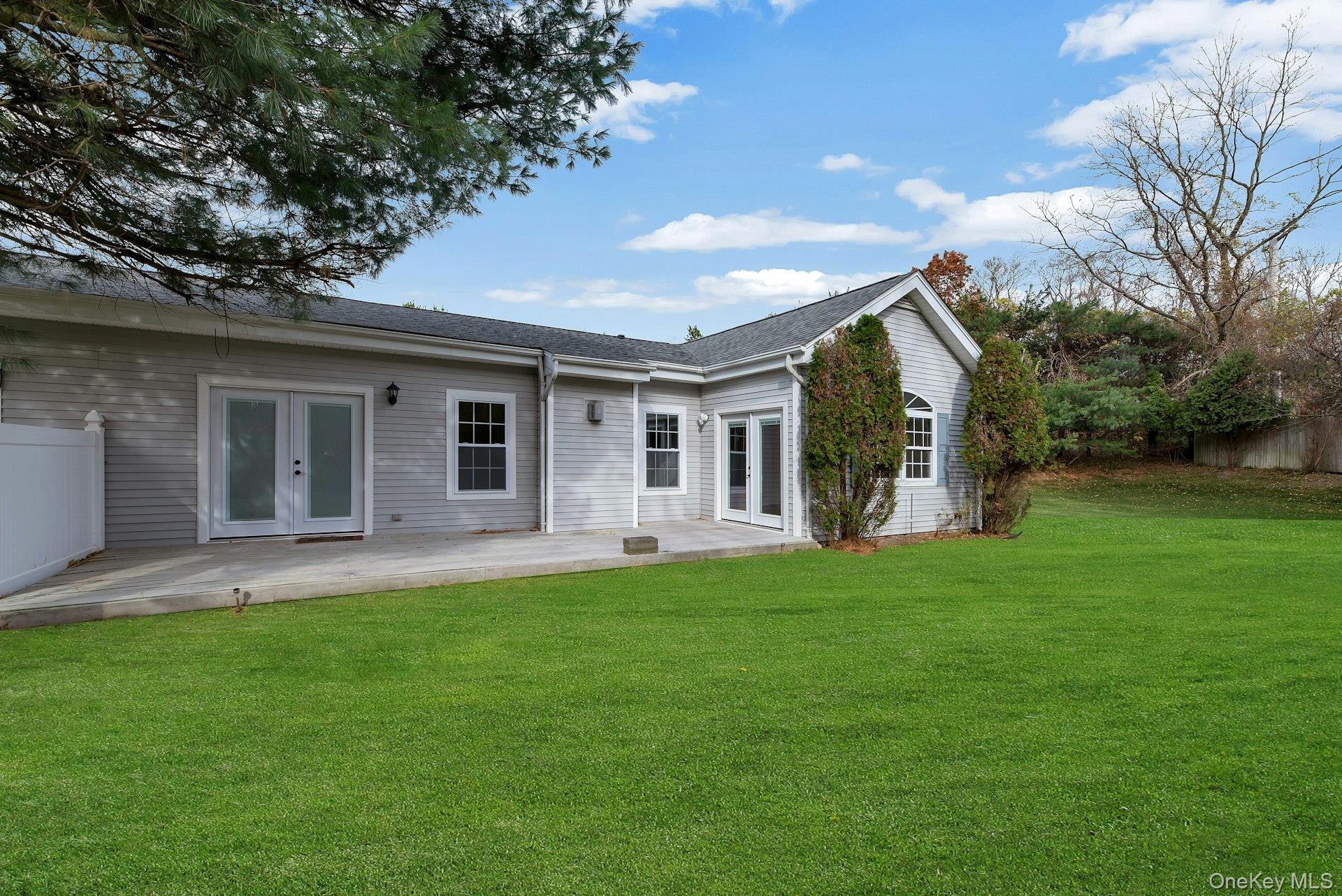 509 Oak Bluff Court, Moriches, NY 11955